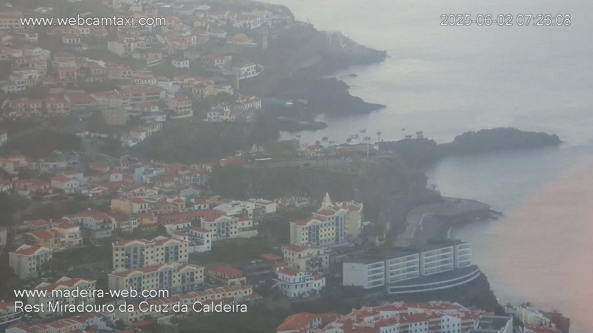 Cruz da Caldeira & West Fucnhal Skyline Live Cam - Camara de Lobos, Madeira, Portugal