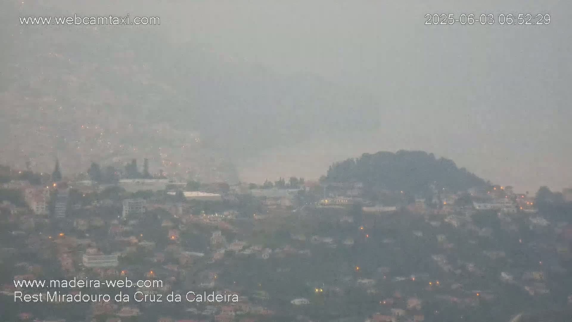 Cruz da Caldeira & West Fucnhal Skyline Live Cam - Camara de Lobos, Madeira, Portugal
