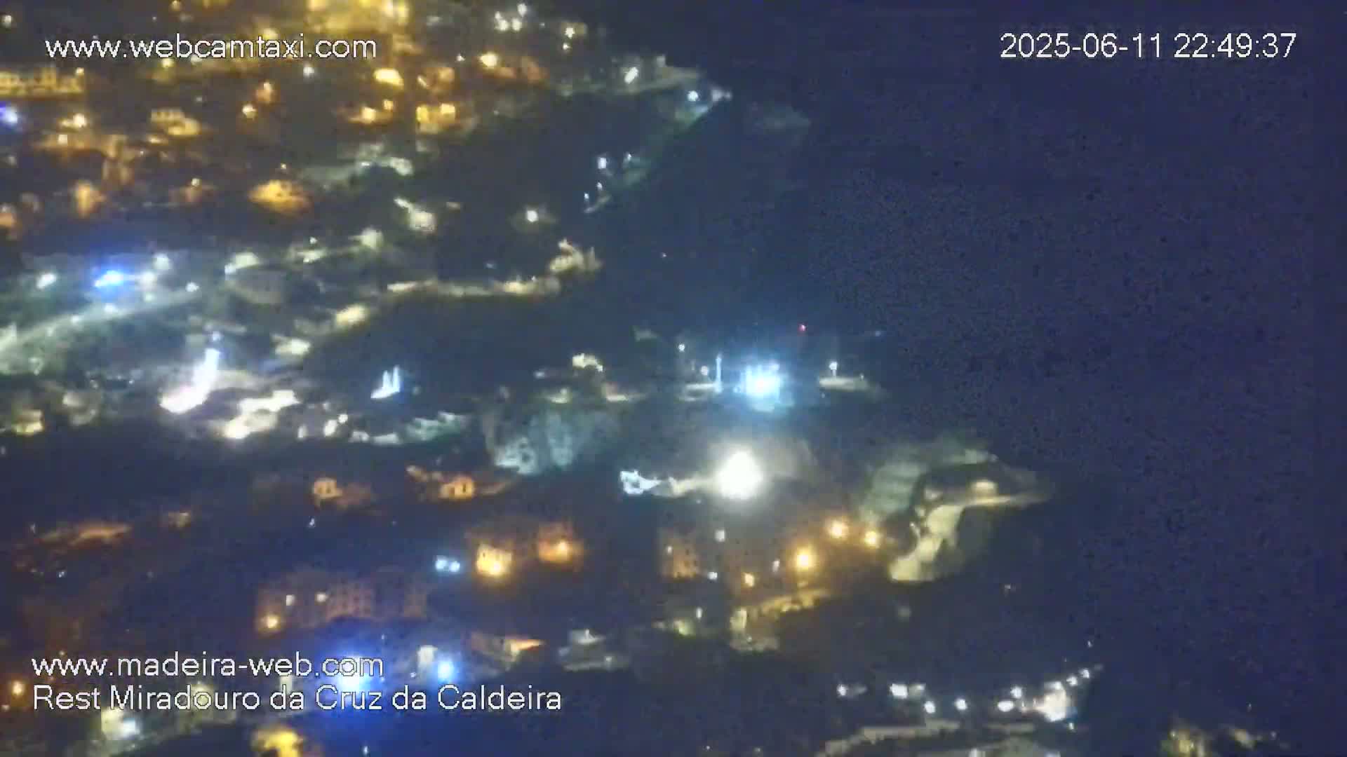 Cruz da Caldeira & West Fucnhal Skyline Live Cam - Camara de Lobos, Madeira, Portugal