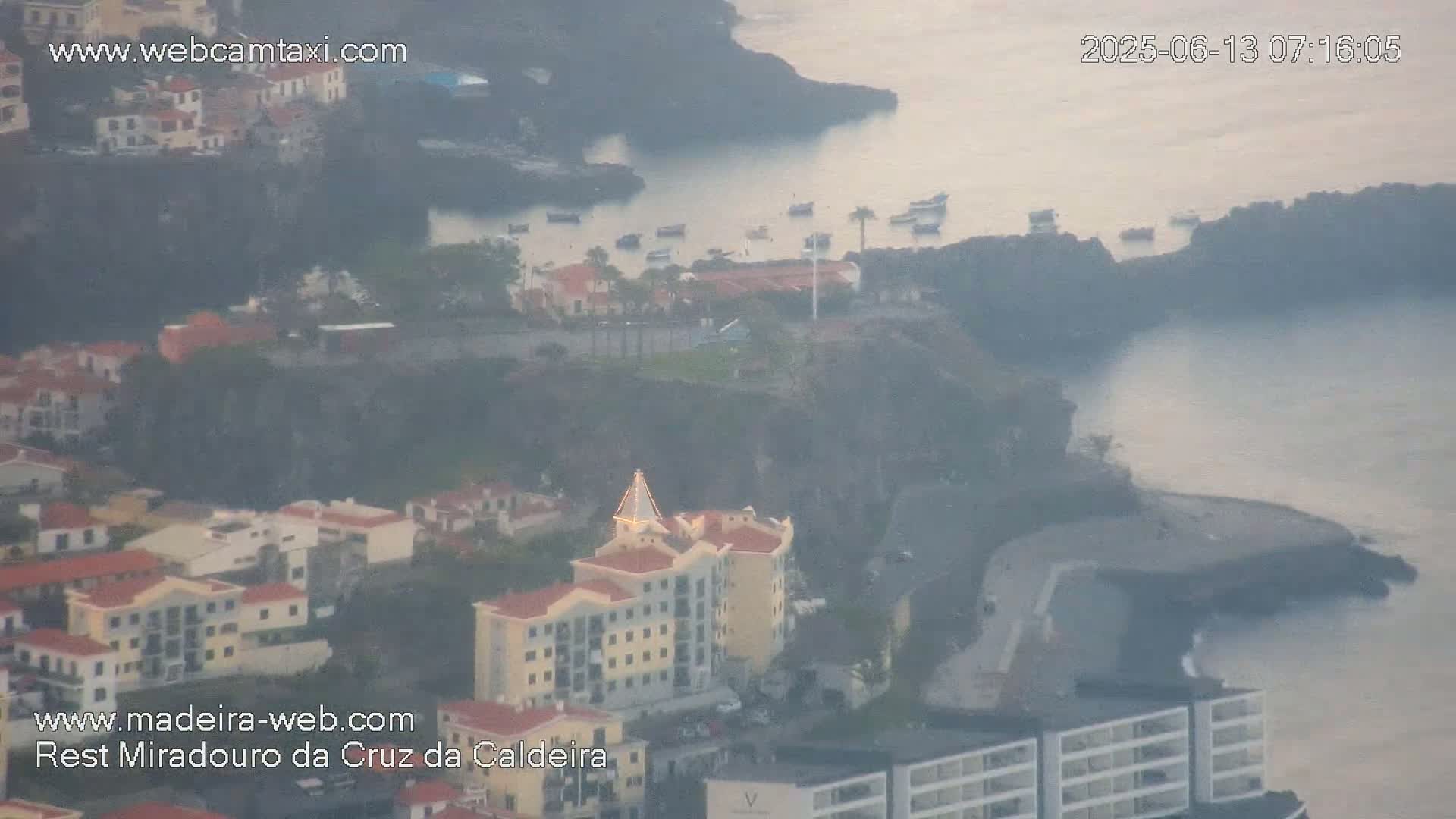 Cruz da Caldeira & West Fucnhal Skyline Live Cam - Camara de Lobos, Madeira, Portugal