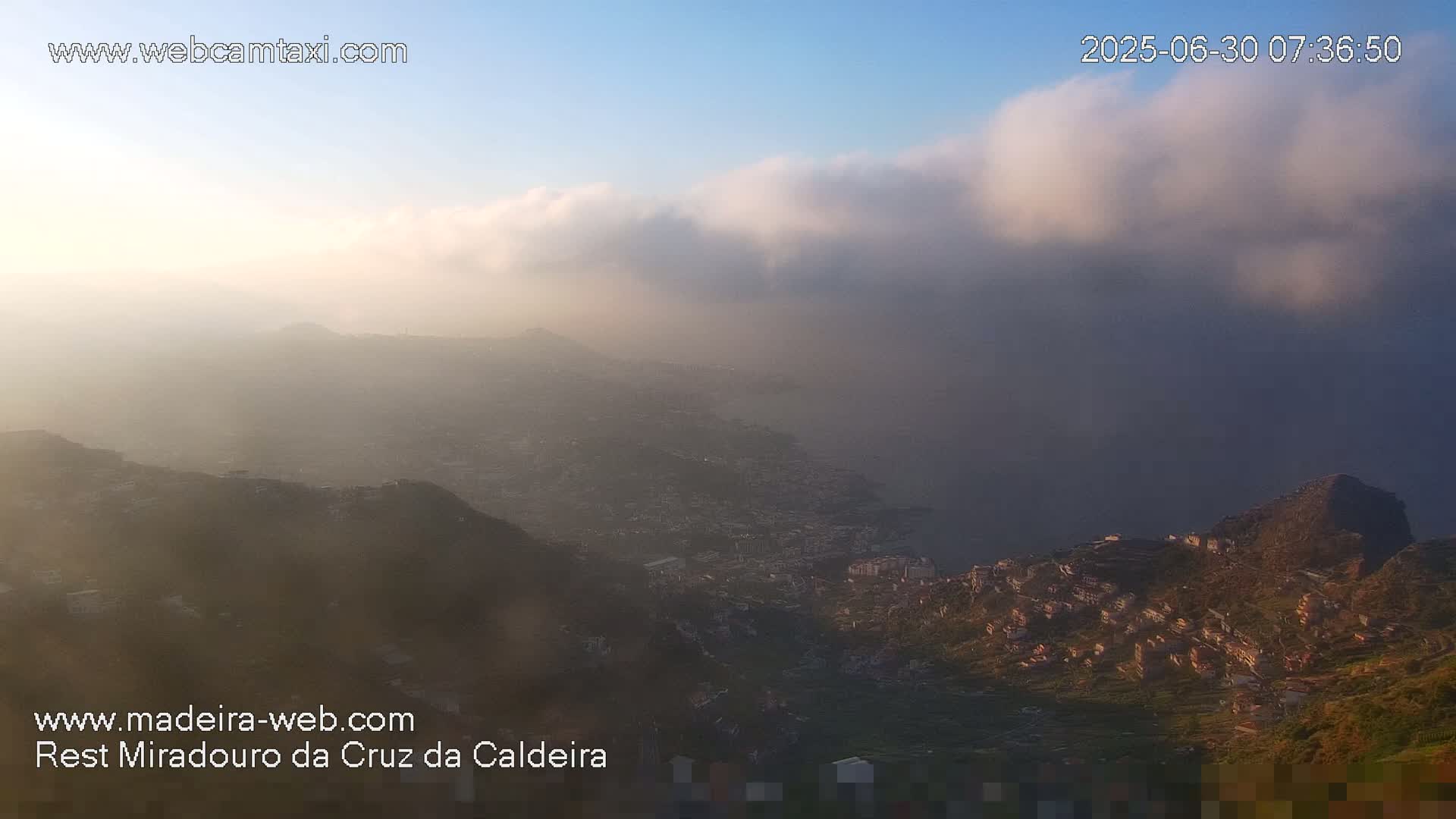 Cruz da Caldeira & West Fucnhal Skyline Live Cam - Camara de Lobos, Madeira, Portugal