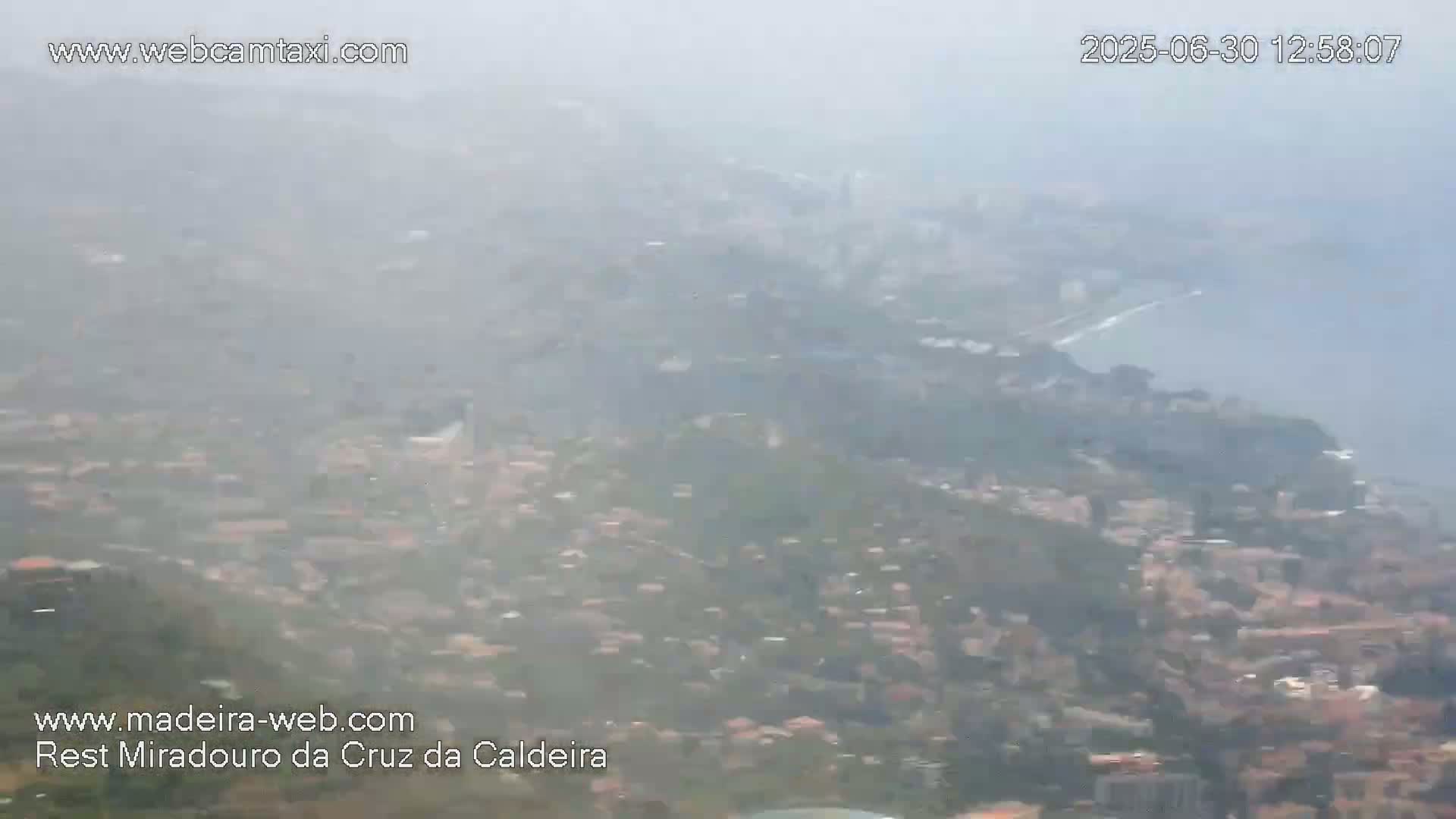 Cruz da Caldeira & West Fucnhal Skyline Live Cam - Camara de Lobos, Madeira, Portugal