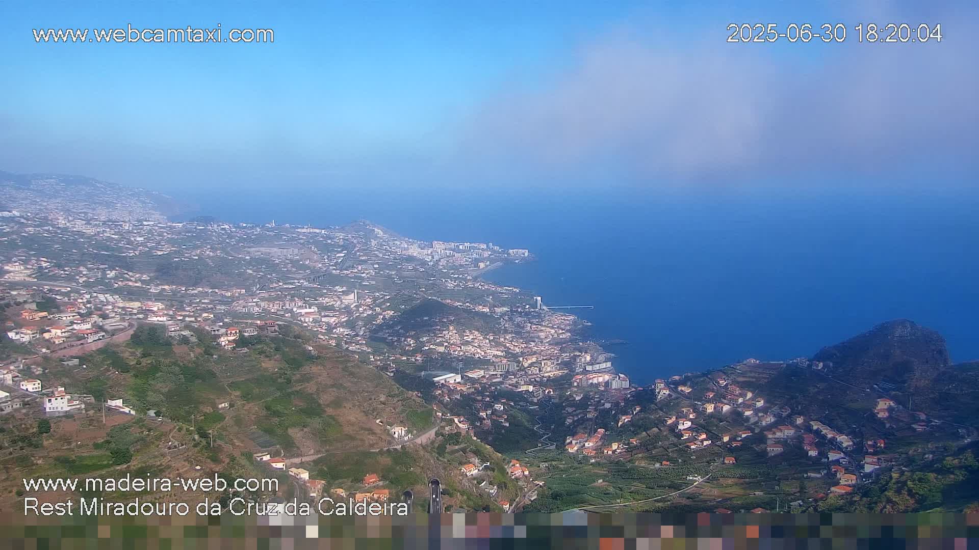 Cruz da Caldeira & West Fucnhal Skyline Live Cam - Camara de Lobos, Madeira, Portugal
