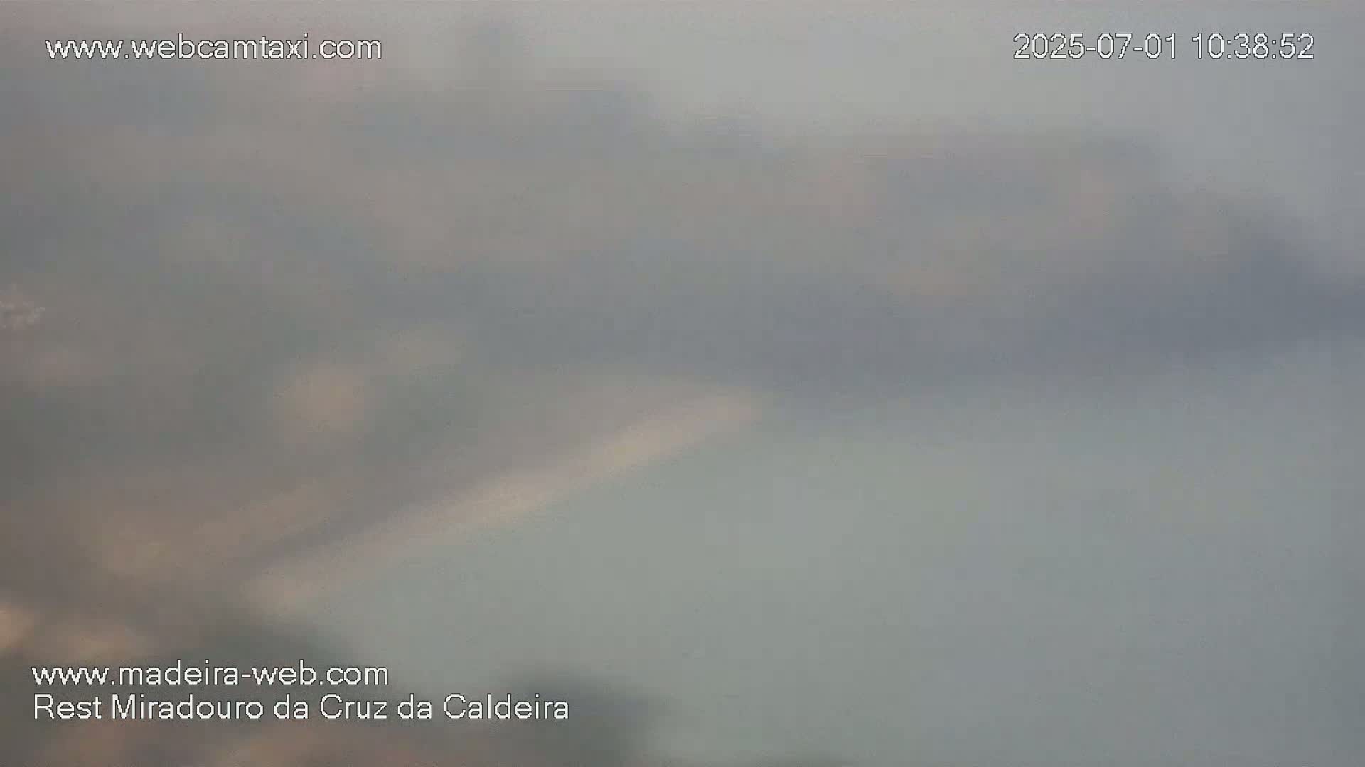 Cruz da Caldeira & West Fucnhal Skyline Live Cam - Camara de Lobos, Madeira, Portugal
