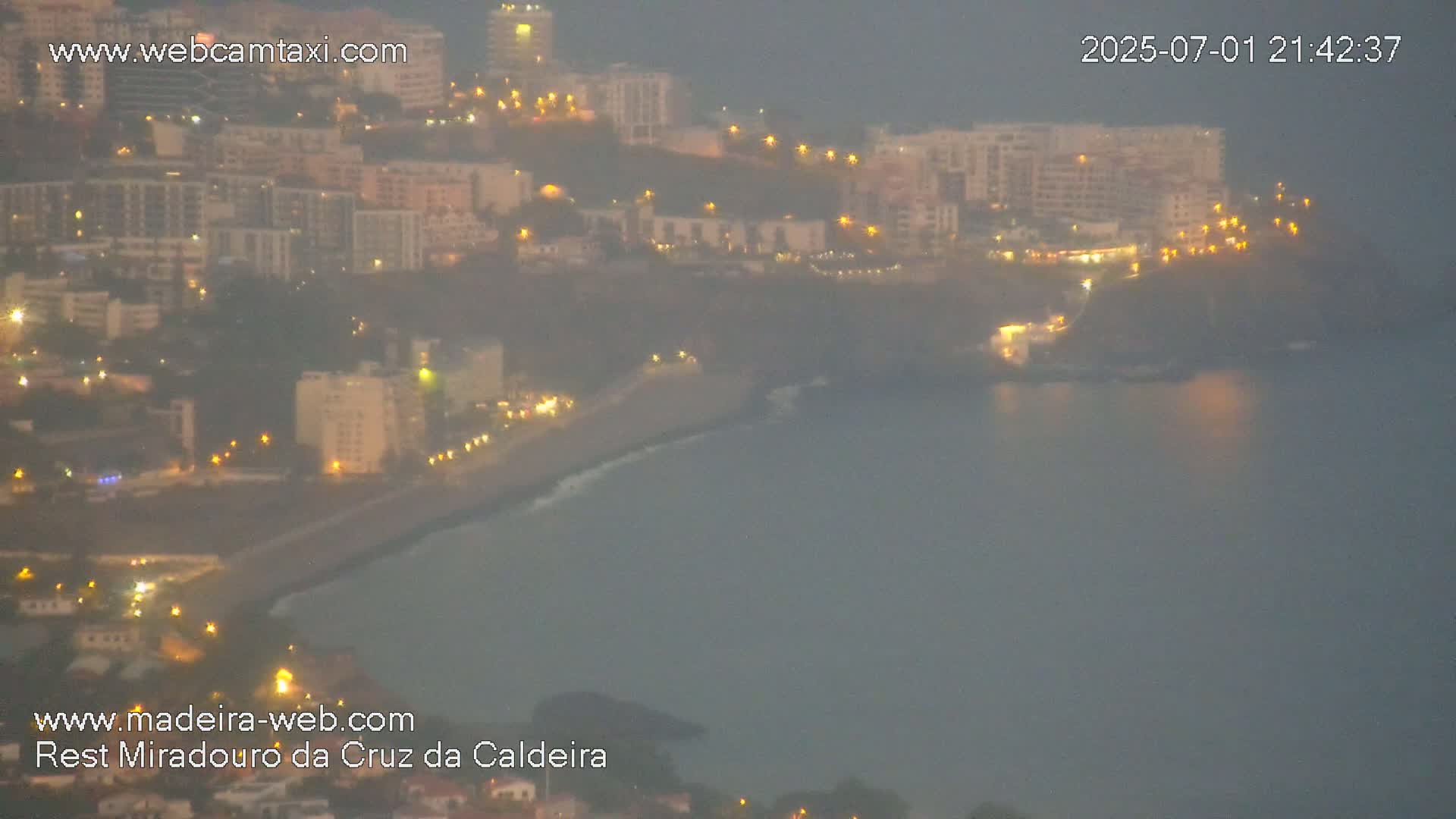 Cruz da Caldeira & West Fucnhal Skyline Live Cam - Camara de Lobos, Madeira, Portugal