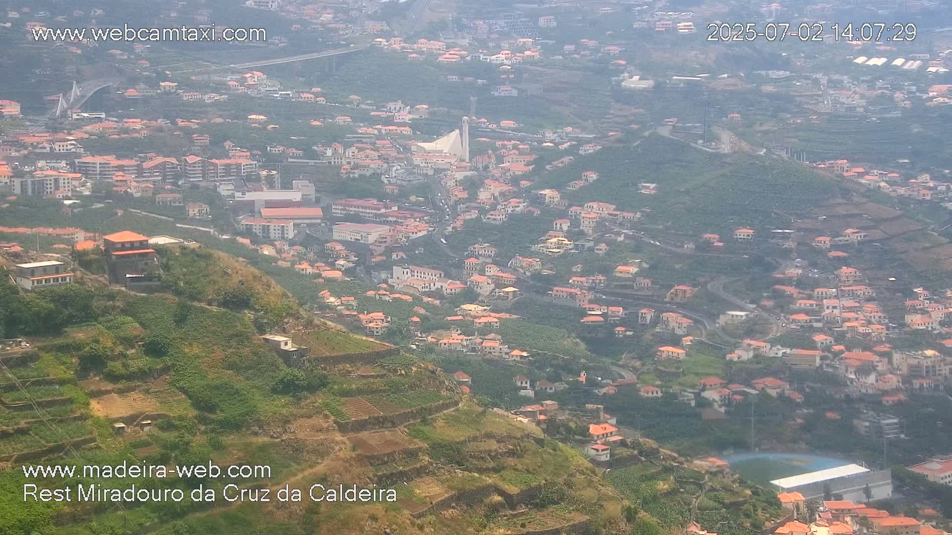 Cruz da Caldeira & West Fucnhal Skyline Live Cam - Camara de Lobos, Madeira, Portugal