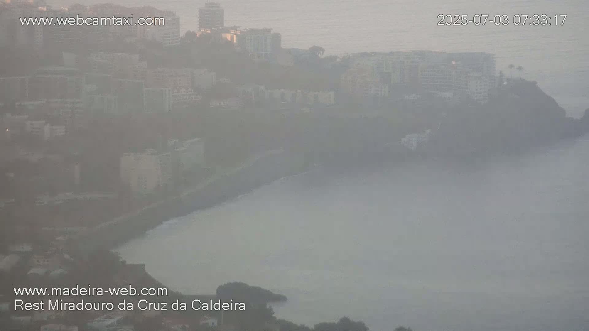 Cruz da Caldeira & West Fucnhal Skyline Live Cam - Camara de Lobos, Madeira, Portugal