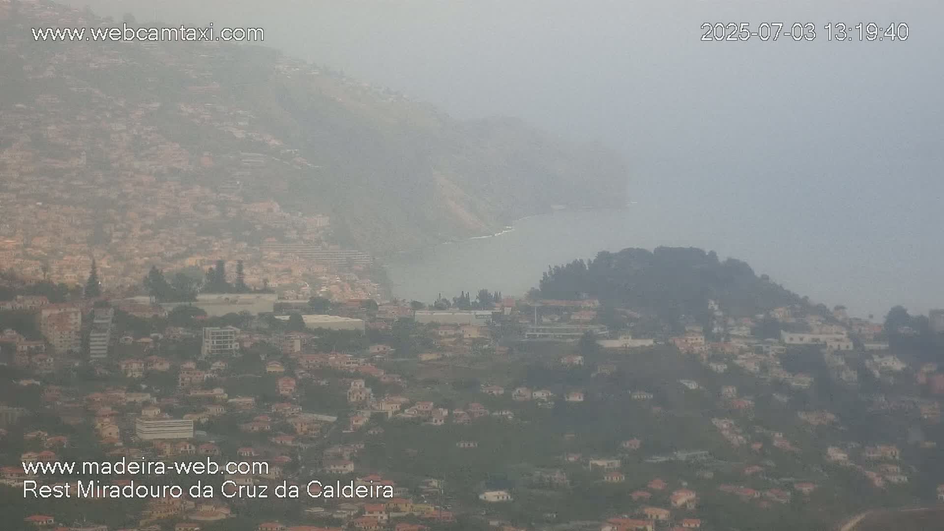 Cruz da Caldeira & West Fucnhal Skyline Live Cam - Camara de Lobos, Madeira, Portugal