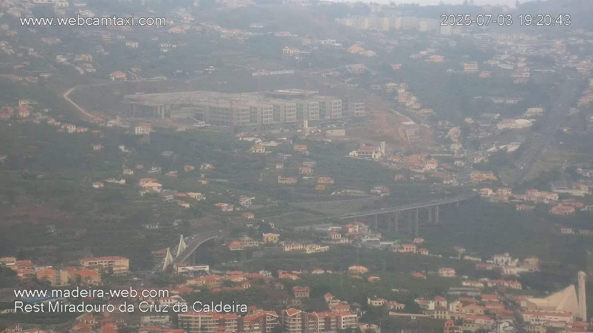 Cruz da Caldeira & West Fucnhal Skyline Live Cam - Camara de Lobos, Madeira, Portugal