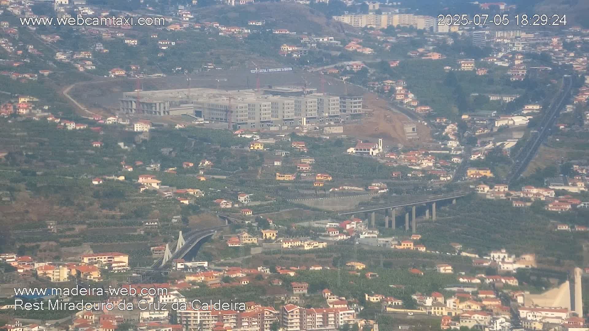 Cruz da Caldeira & West Fucnhal Skyline Live Cam - Camara de Lobos, Madeira, Portugal