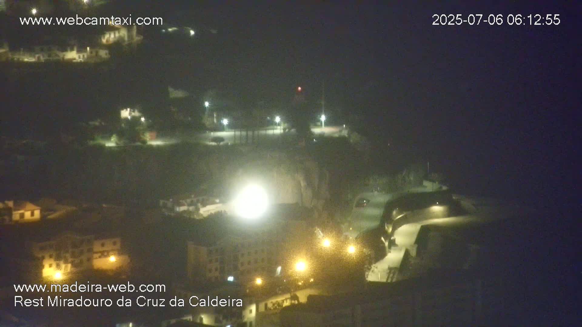 Cruz da Caldeira & West Fucnhal Skyline Live Cam - Camara de Lobos, Madeira, Portugal