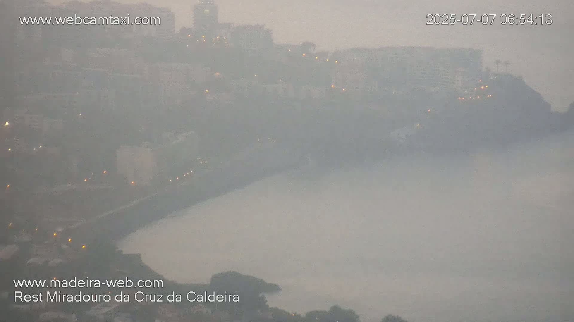 Cruz da Caldeira & West Fucnhal Skyline Live Cam - Camara de Lobos, Madeira, Portugal