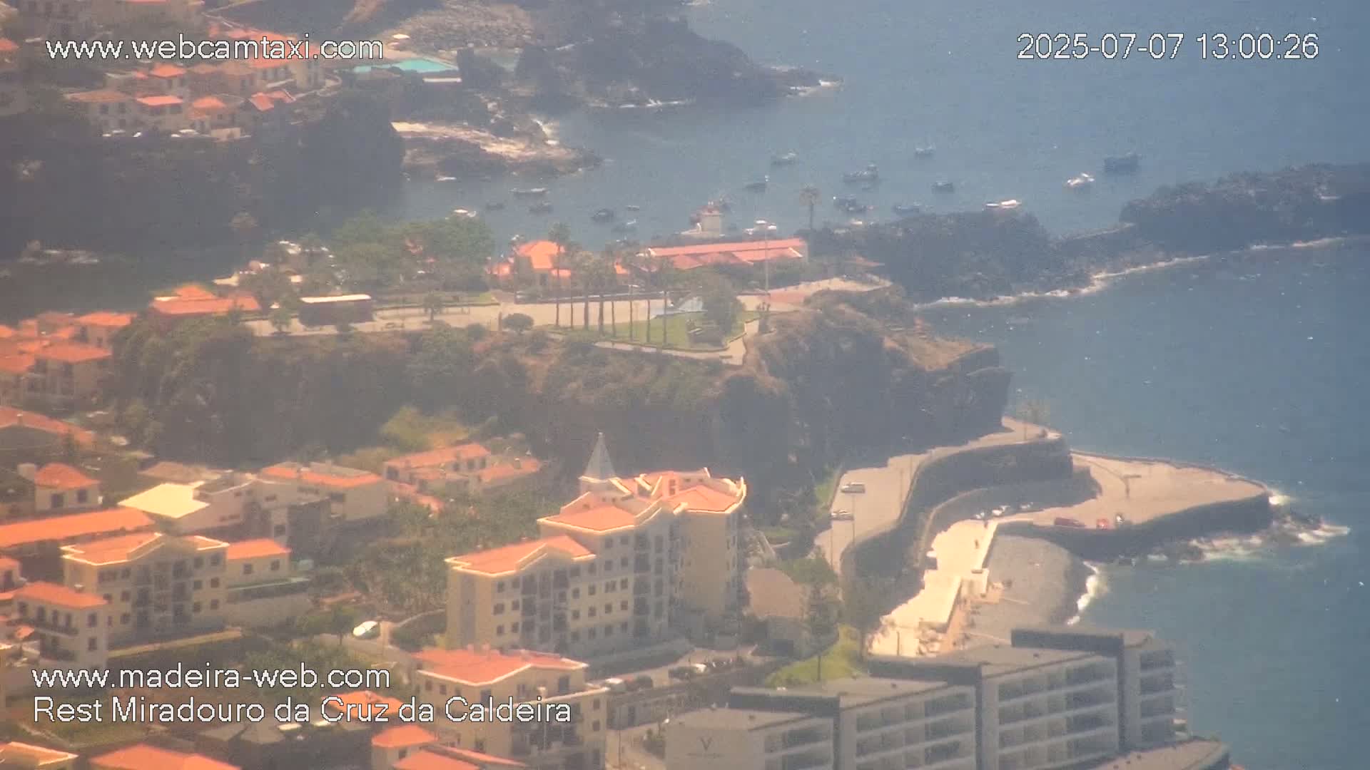 Cruz da Caldeira & West Fucnhal Skyline Live Cam - Camara de Lobos, Madeira, Portugal