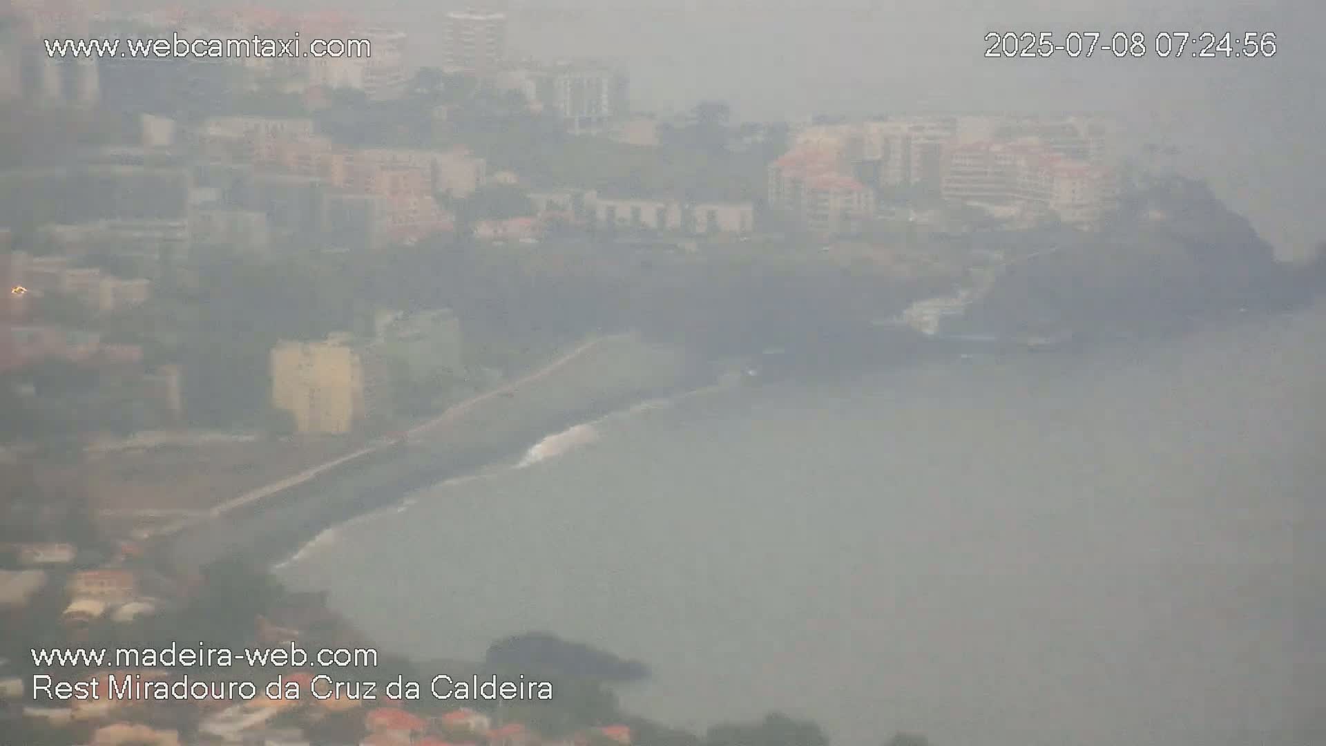 Cruz da Caldeira & West Fucnhal Skyline Live Cam - Camara de Lobos, Madeira, Portugal