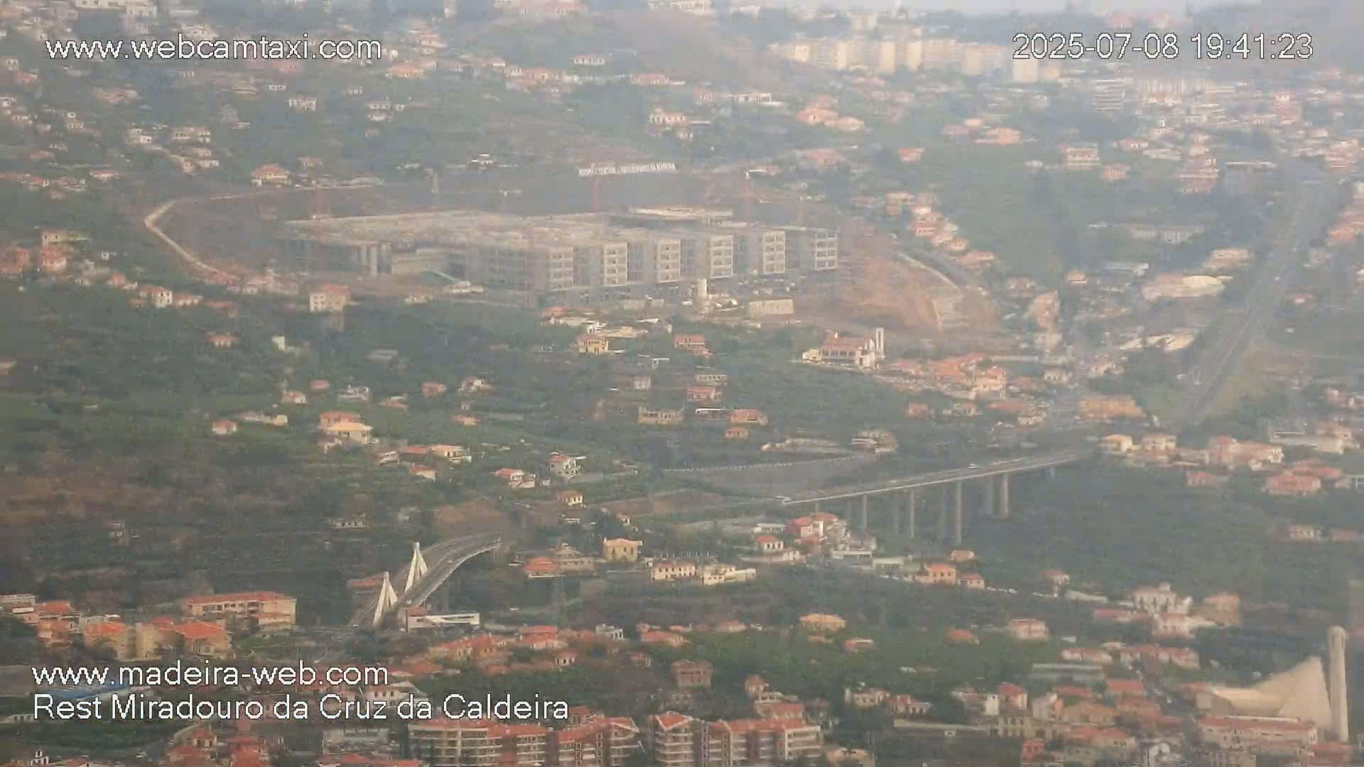 Cruz da Caldeira & West Fucnhal Skyline Live Cam - Camara de Lobos, Madeira, Portugal