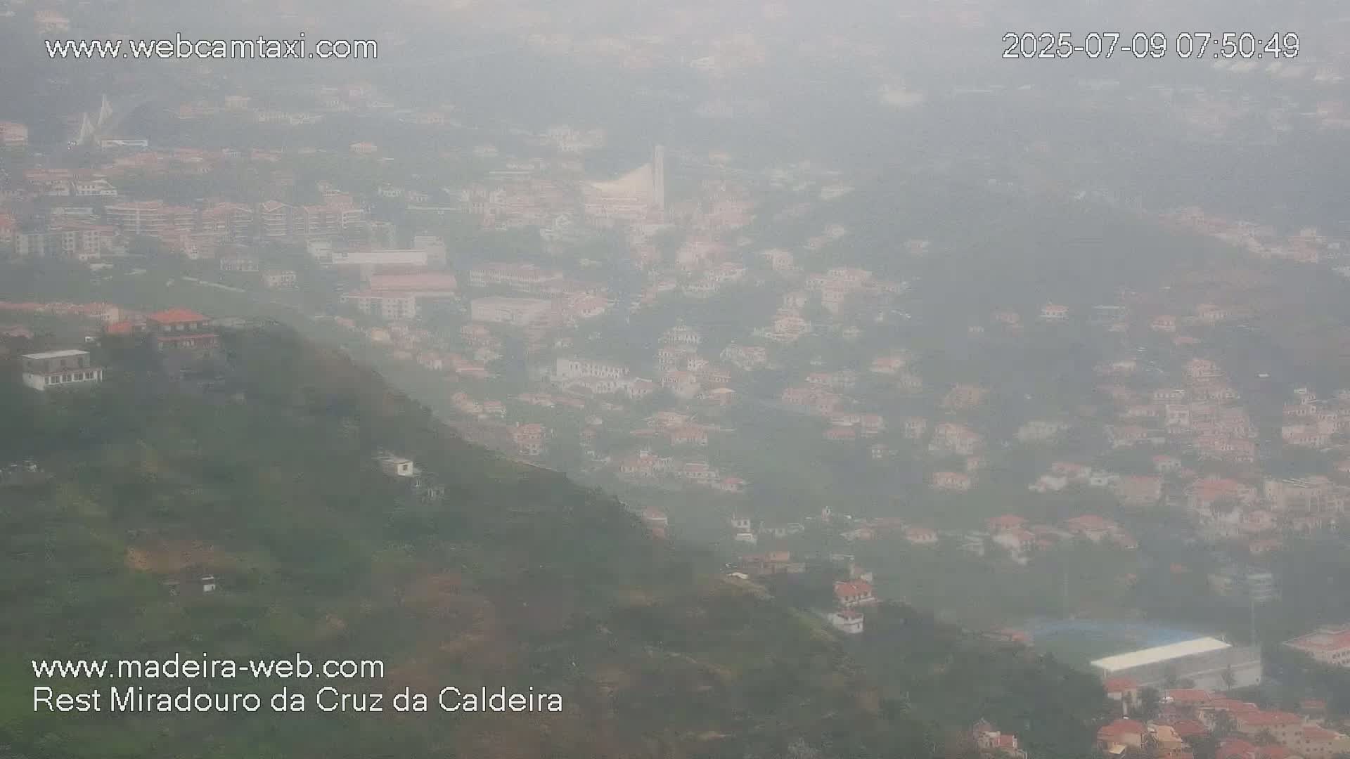 Cruz da Caldeira & West Fucnhal Skyline Live Cam - Camara de Lobos, Madeira, Portugal
