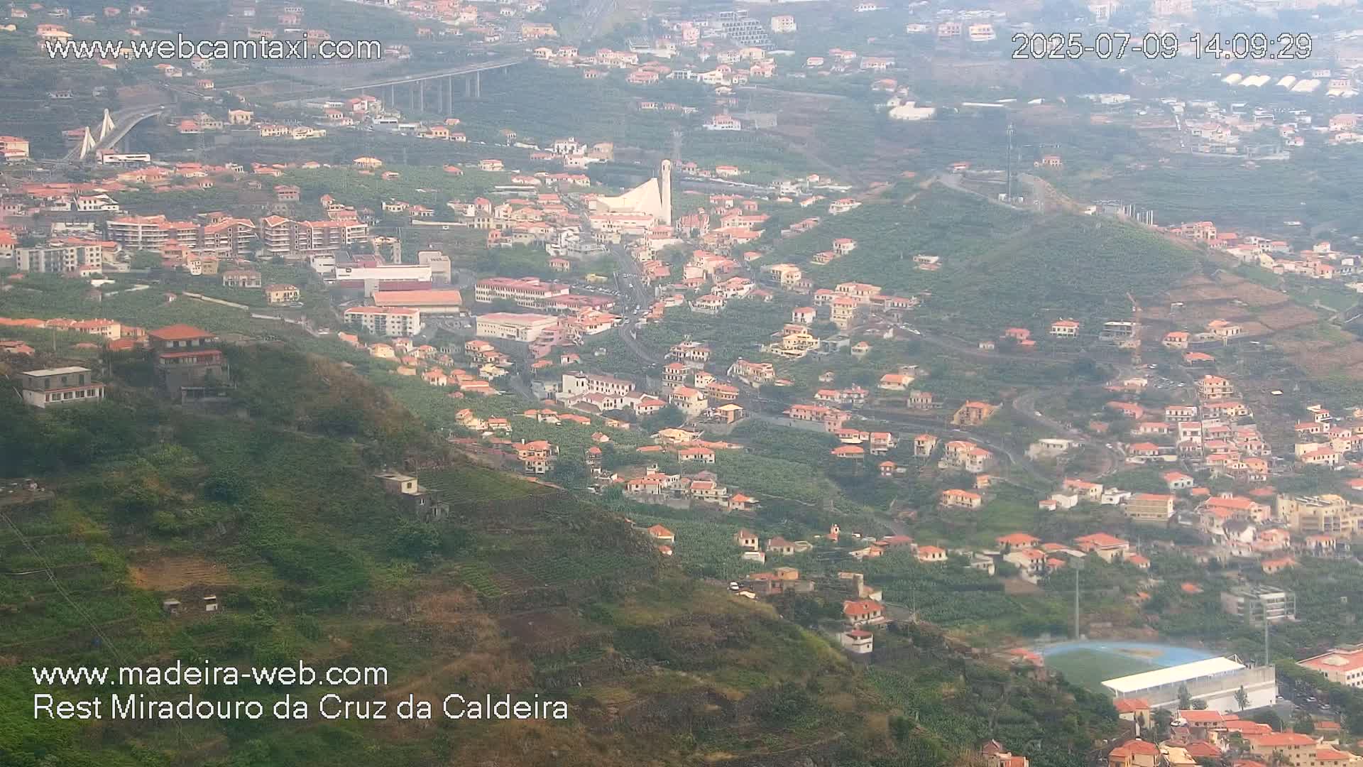 Cruz da Caldeira & West Fucnhal Skyline Live Cam - Camara de Lobos, Madeira, Portugal