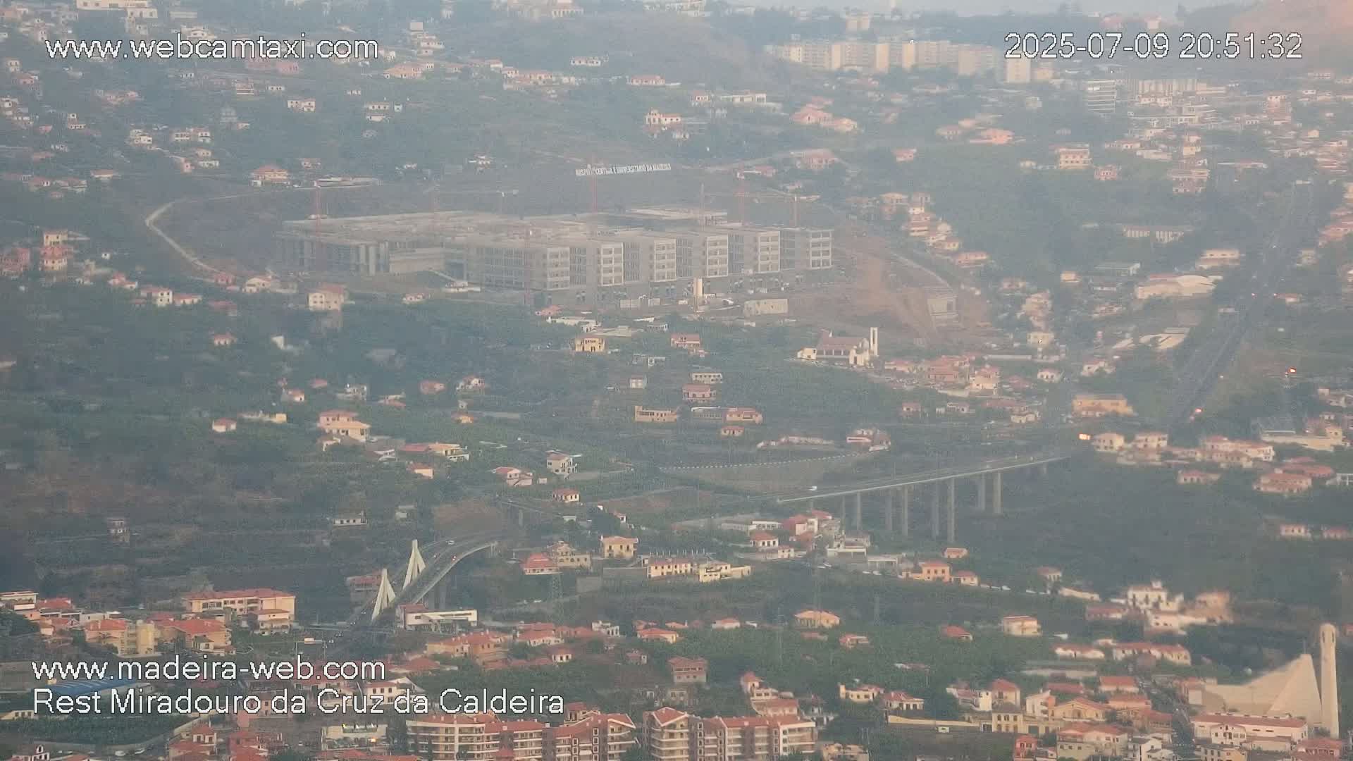 Cruz da Caldeira & West Fucnhal Skyline Live Cam - Camara de Lobos, Madeira, Portugal