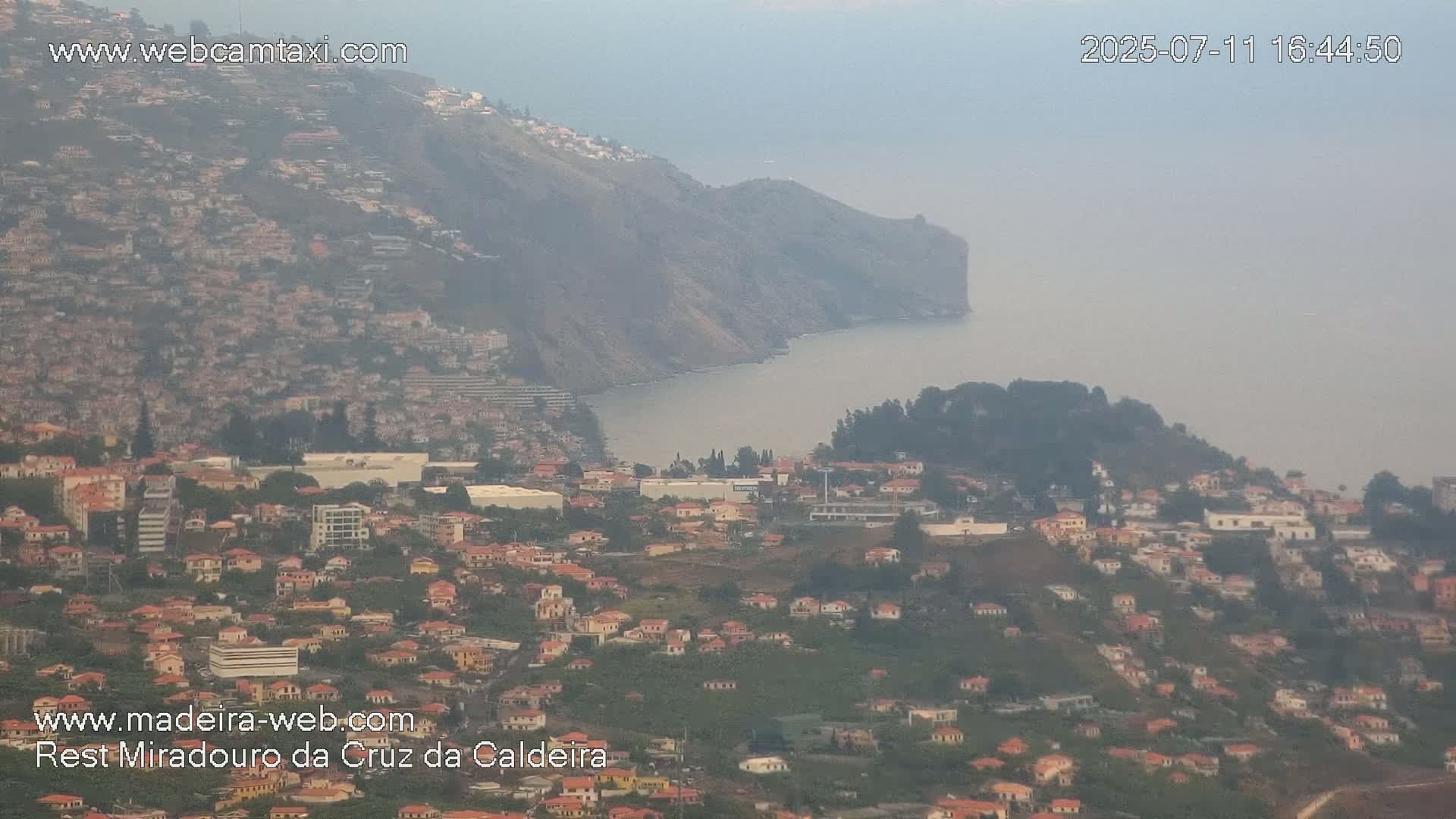 Cruz da Caldeira & West Fucnhal Skyline Live Cam - Camara de Lobos, Madeira, Portugal