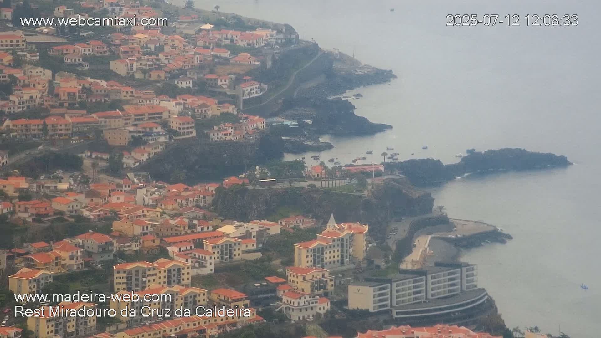 Cruz da Caldeira & West Fucnhal Skyline Live Cam - Camara de Lobos, Madeira, Portugal