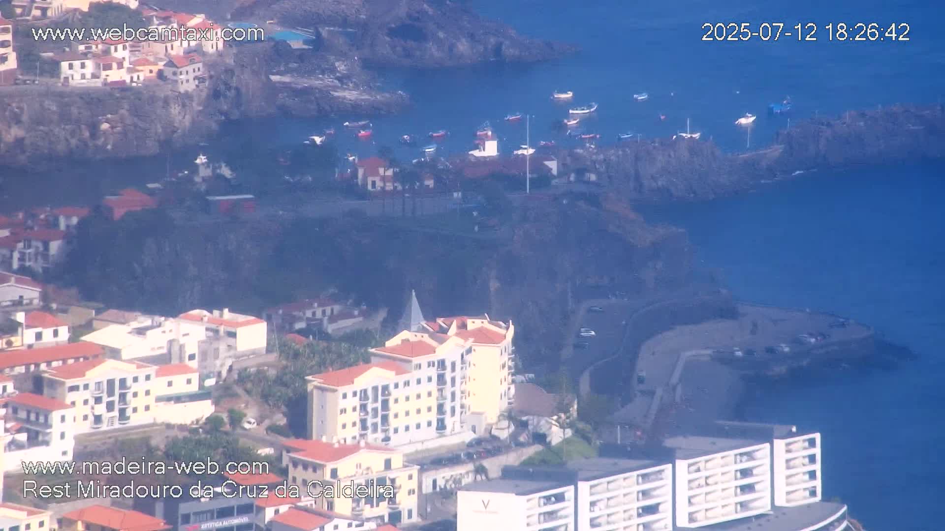 Cruz da Caldeira & West Fucnhal Skyline Live Cam - Camara de Lobos, Madeira, Portugal