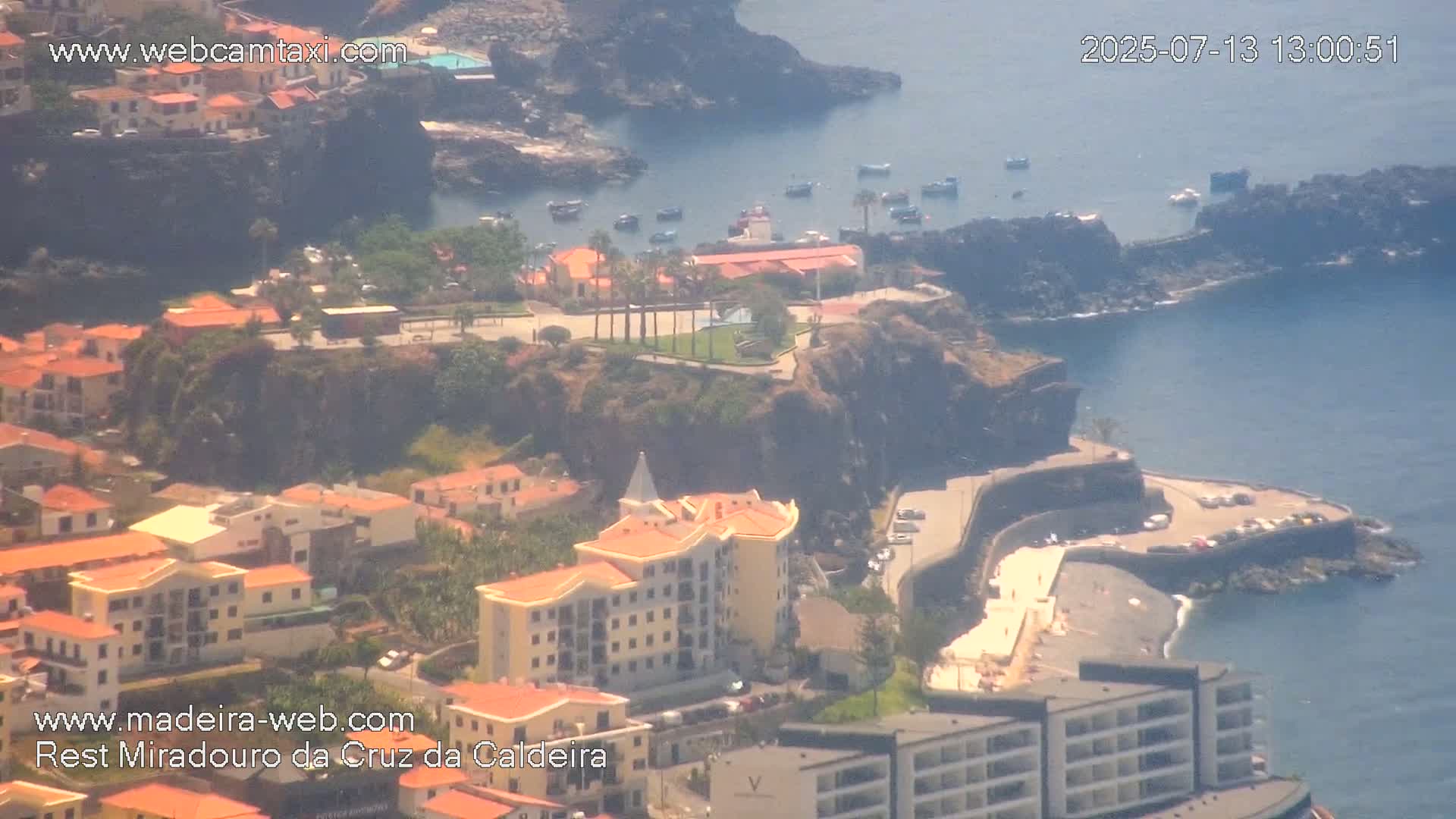 Cruz da Caldeira & West Fucnhal Skyline Live Cam - Camara de Lobos, Madeira, Portugal