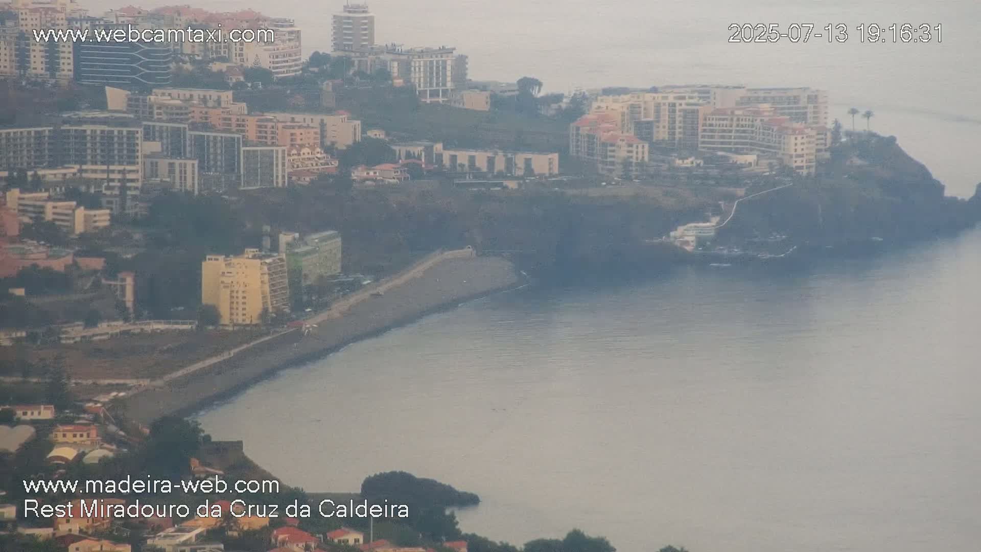 Cruz da Caldeira & West Fucnhal Skyline Live Cam - Camara de Lobos, Madeira, Portugal