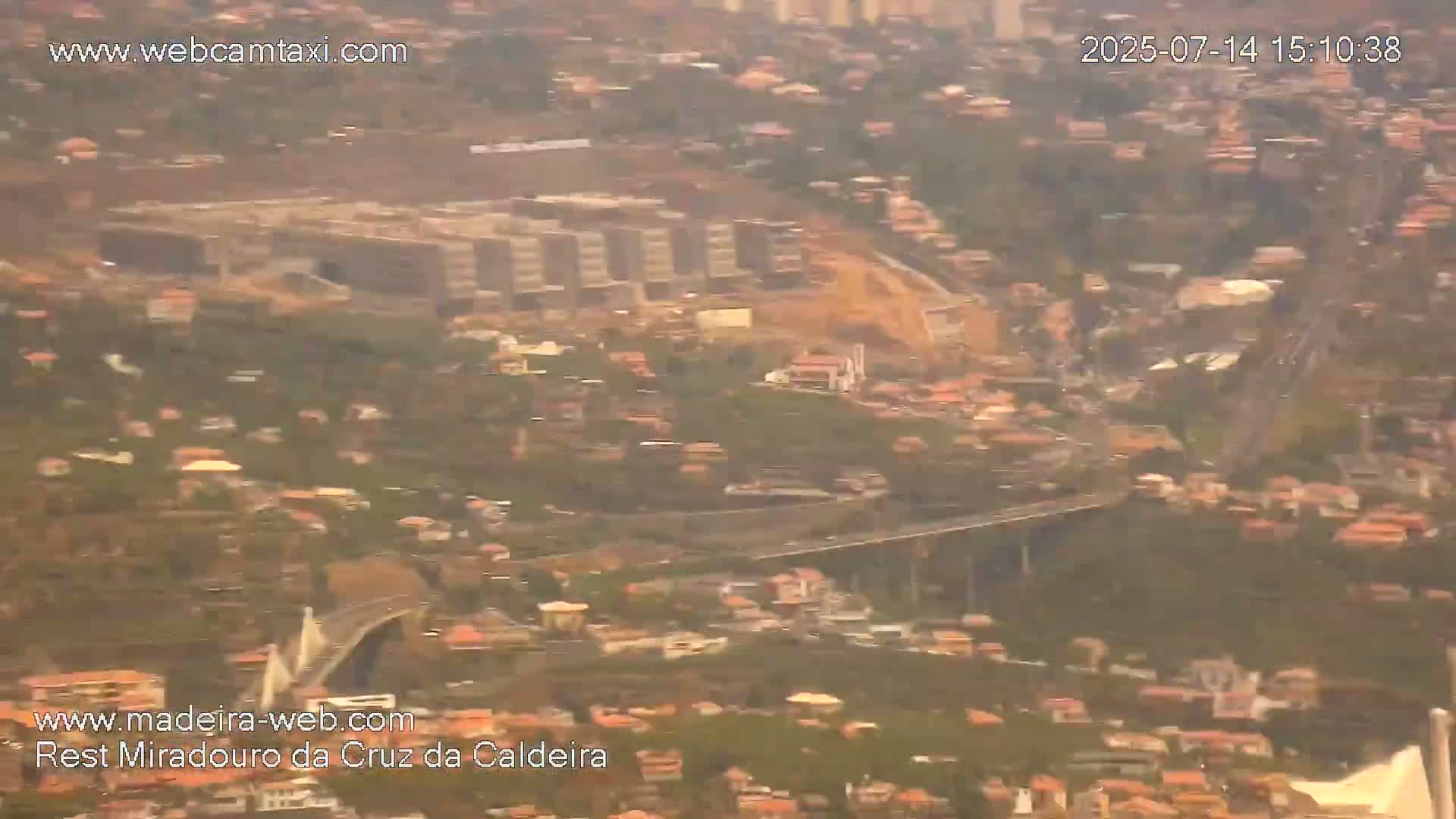 Cruz da Caldeira & West Fucnhal Skyline Live Cam - Camara de Lobos, Madeira, Portugal