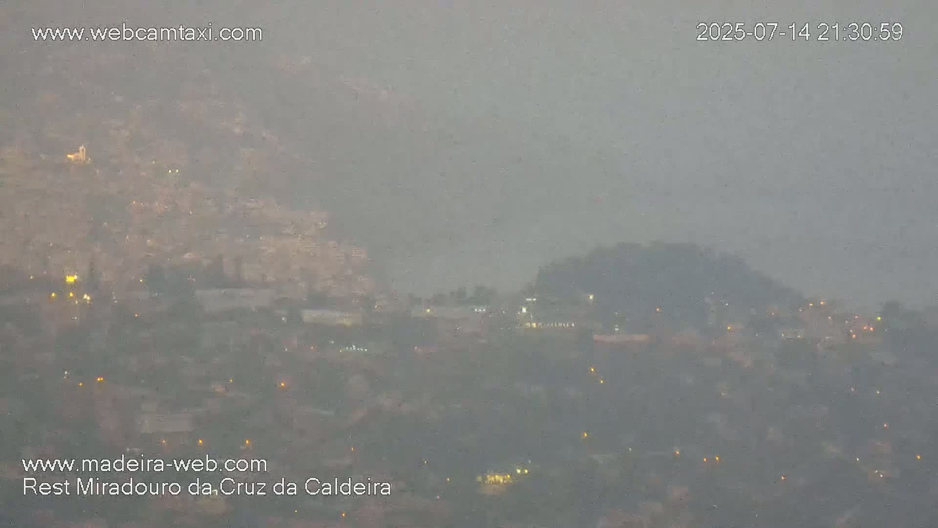 Cruz da Caldeira & West Fucnhal Skyline Live Cam - Camara de Lobos, Madeira, Portugal