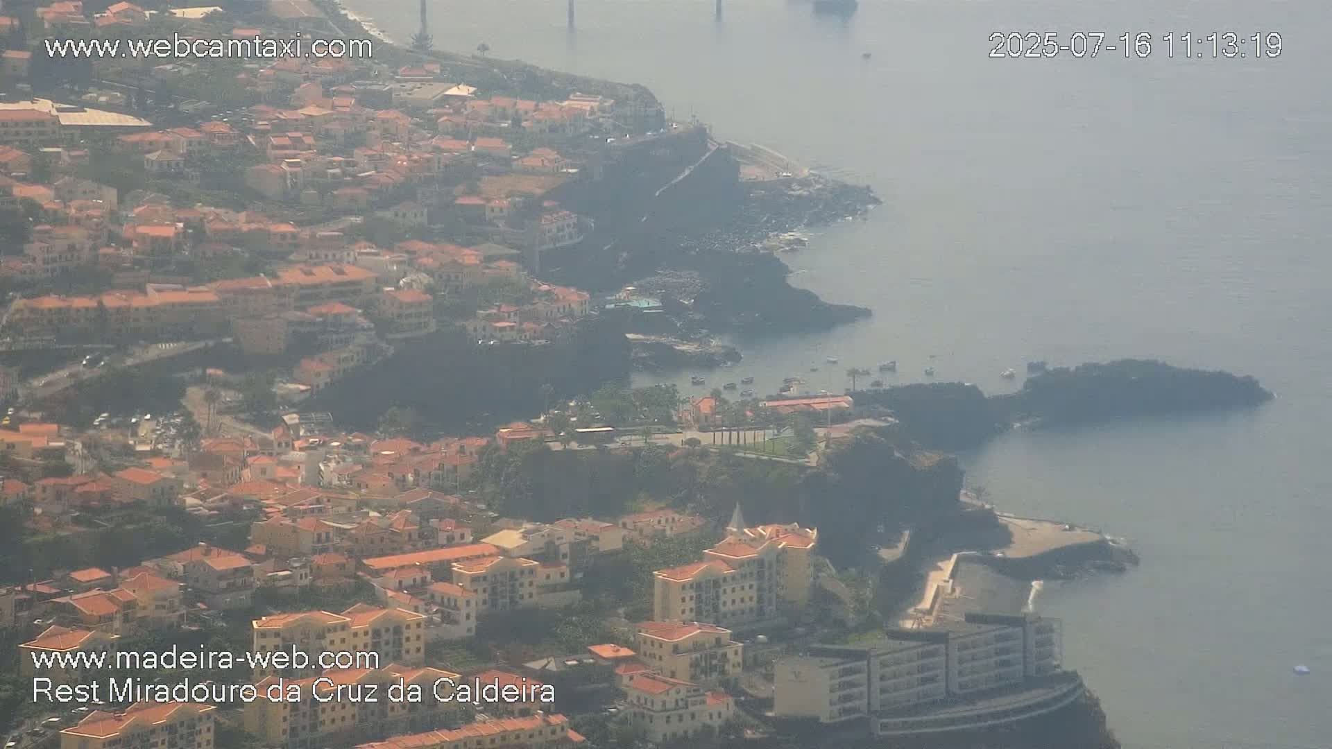 Cruz da Caldeira & West Fucnhal Skyline Live Cam - Camara de Lobos, Madeira, Portugal