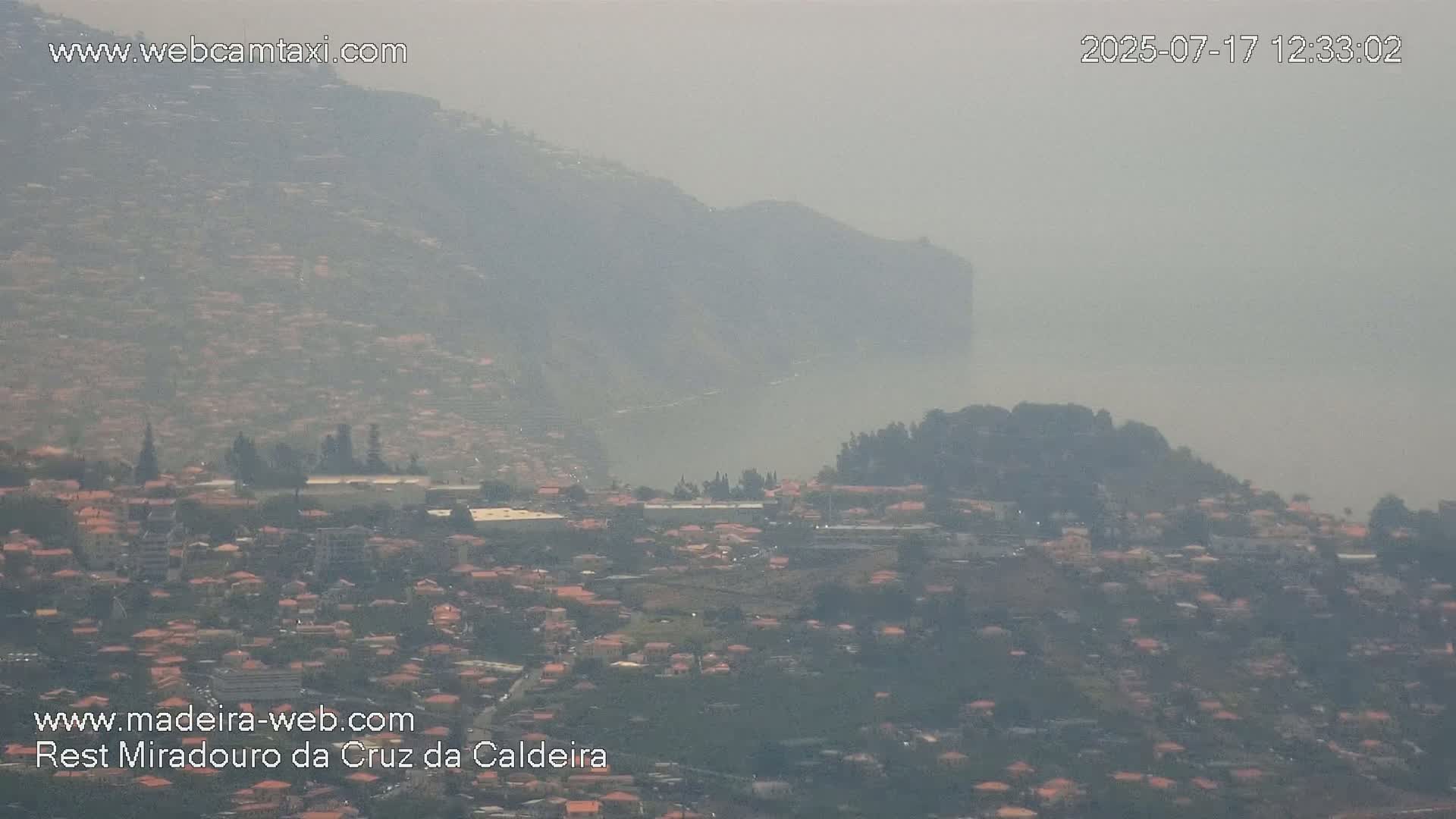 Cruz da Caldeira & West Fucnhal Skyline Live Cam - Camara de Lobos, Madeira, Portugal
