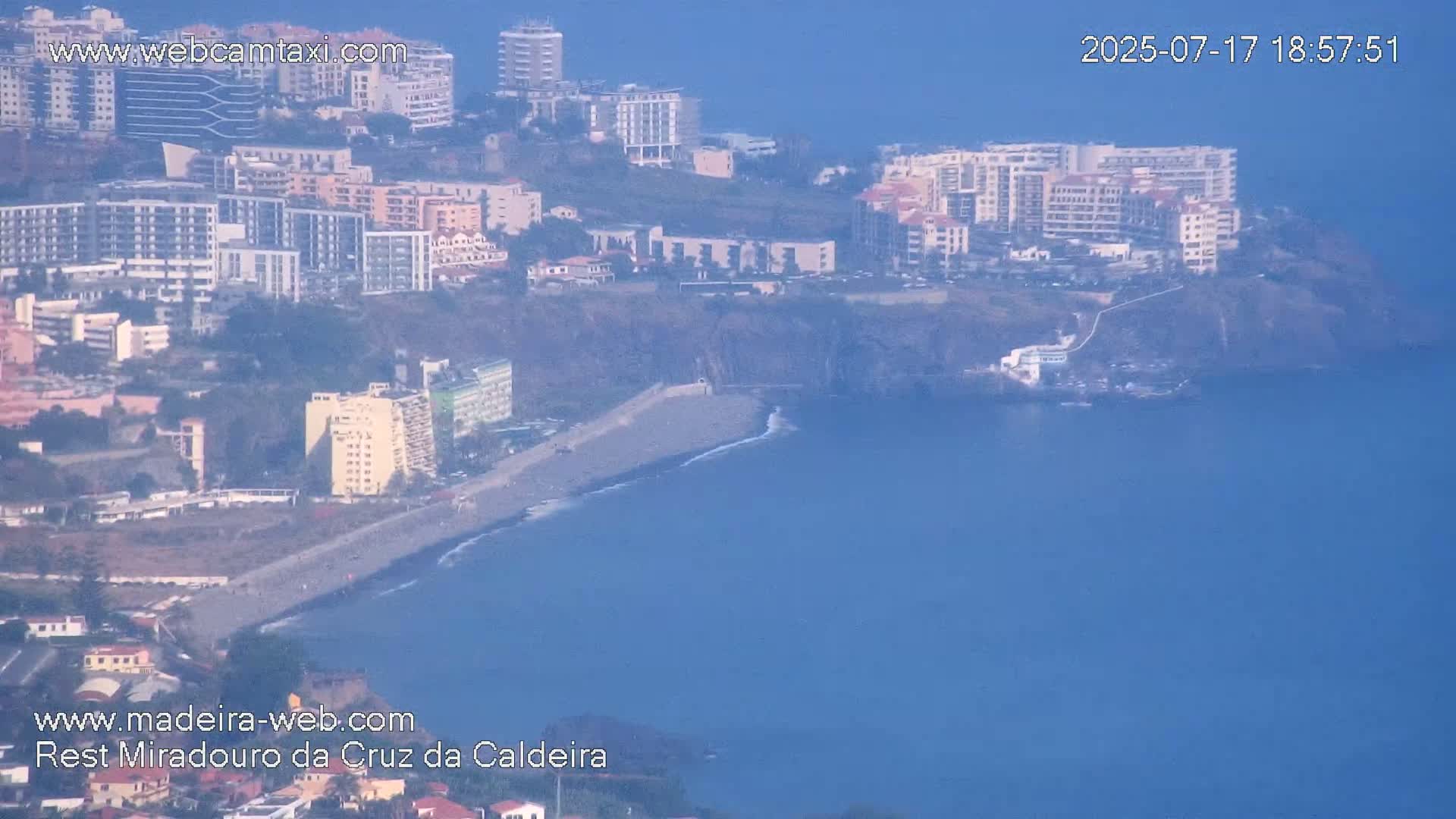 Cruz da Caldeira & West Fucnhal Skyline Live Cam - Camara de Lobos, Madeira, Portugal
