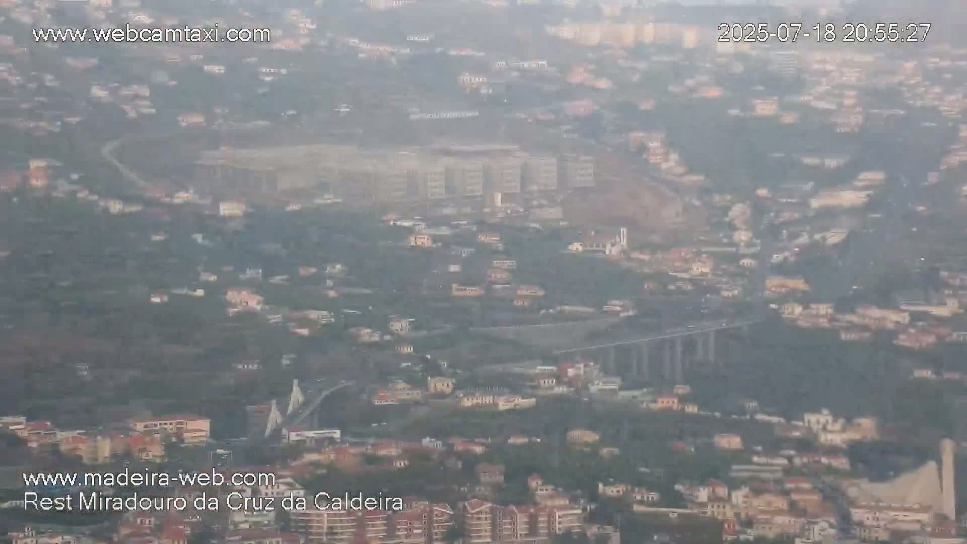 Cruz da Caldeira & West Fucnhal Skyline Live Cam - Camara de Lobos, Madeira, Portugal