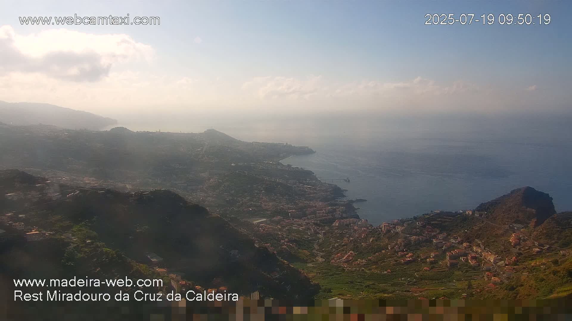Cruz da Caldeira & West Fucnhal Skyline Live Cam - Camara de Lobos, Madeira, Portugal