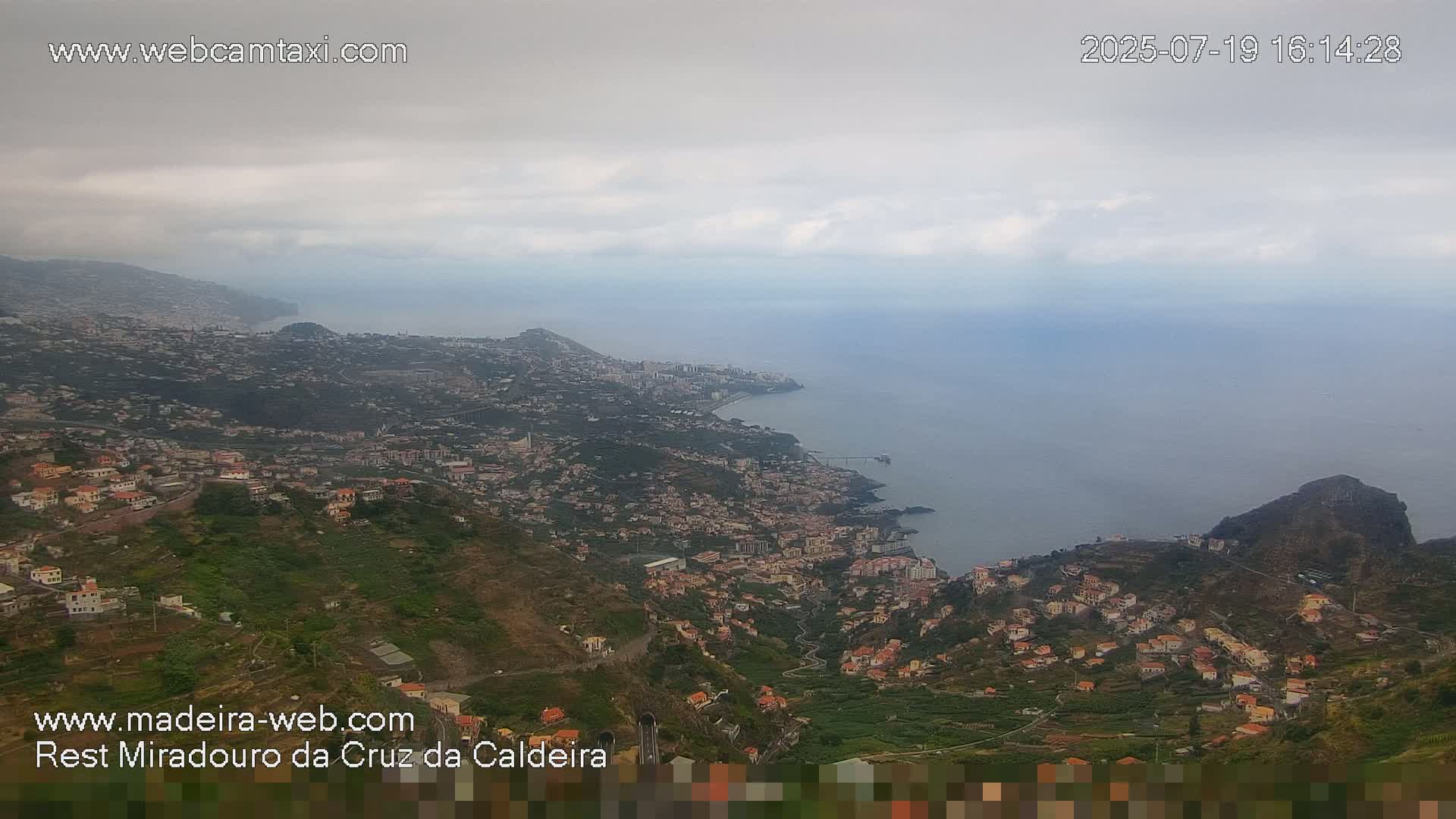 Cruz da Caldeira & West Fucnhal Skyline Live Cam - Camara de Lobos, Madeira, Portugal