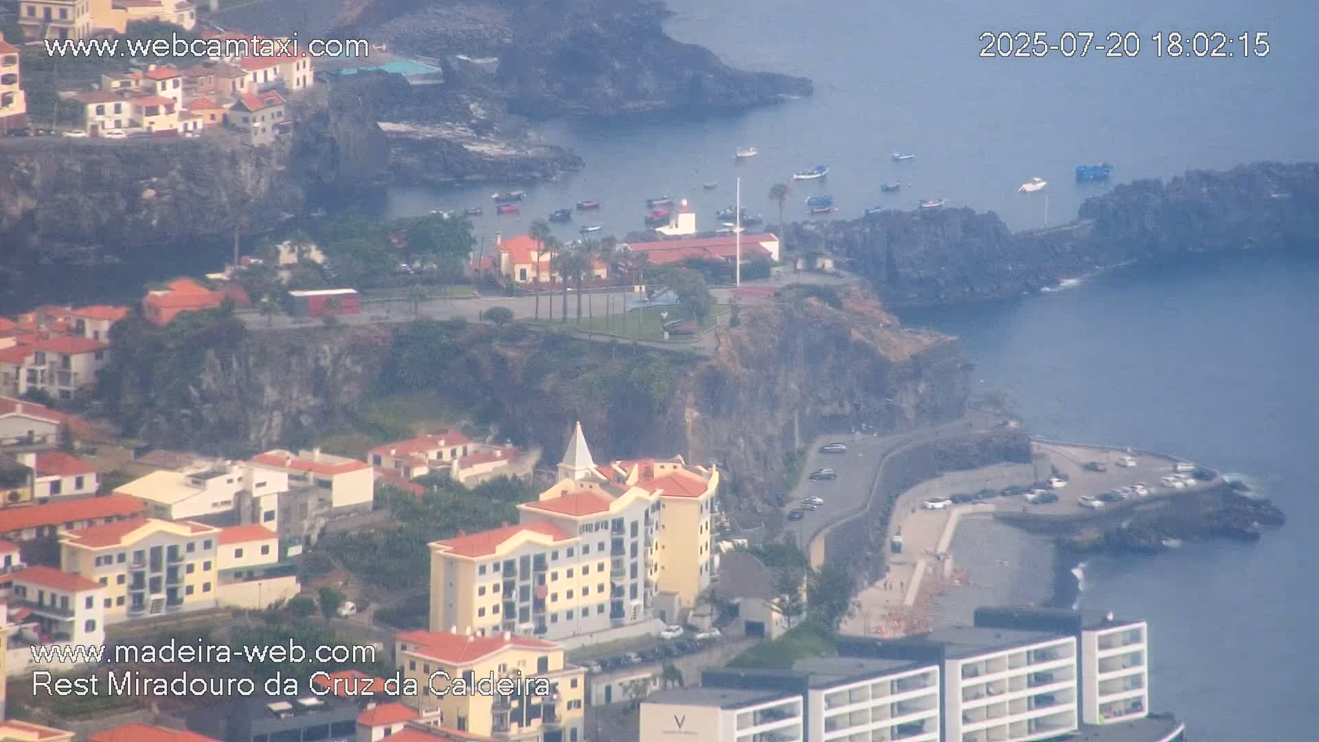 Cruz da Caldeira & West Fucnhal Skyline Live Cam - Camara de Lobos, Madeira, Portugal