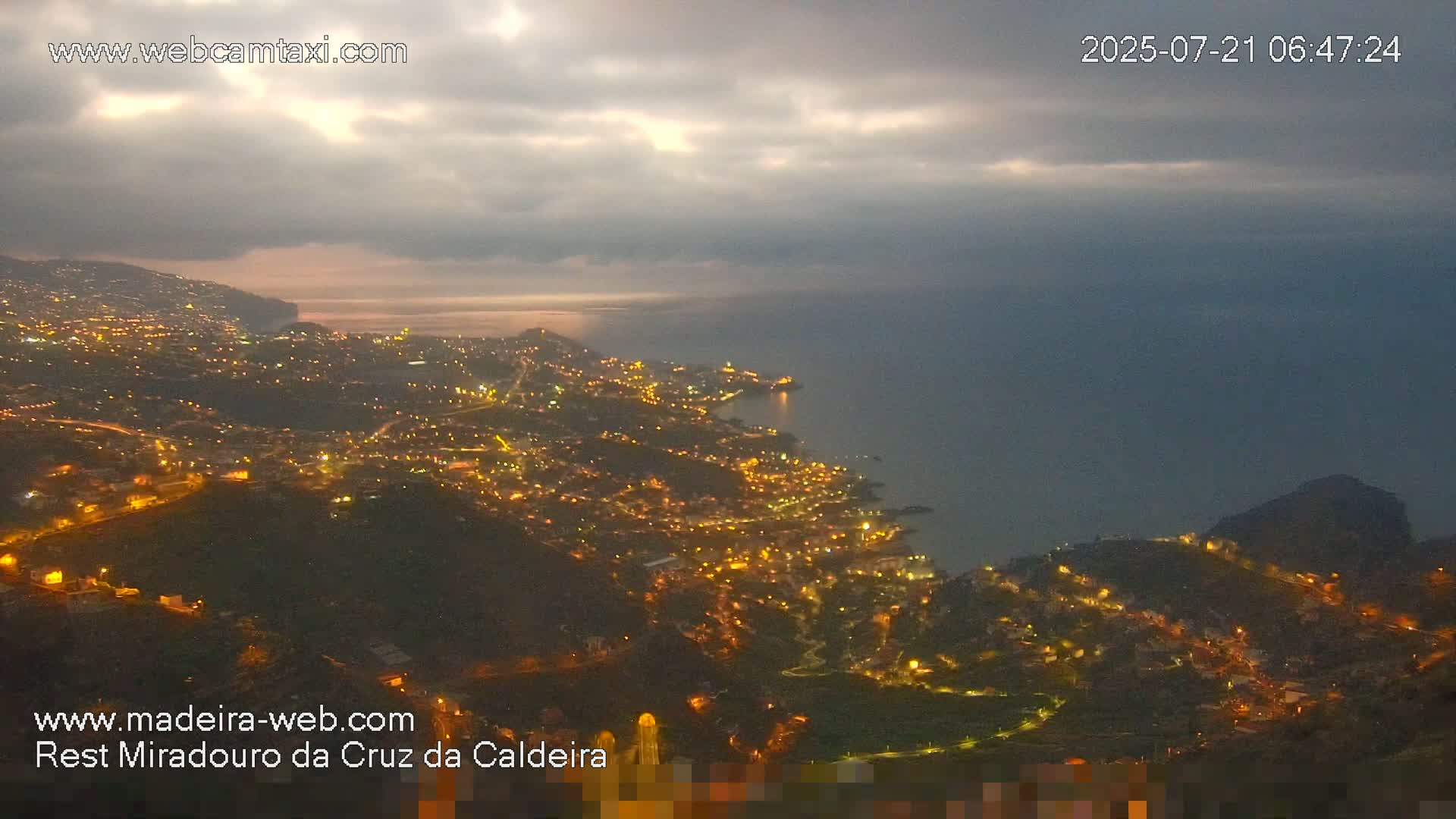 Cruz da Caldeira & West Fucnhal Skyline Live Cam - Camara de Lobos, Madeira, Portugal