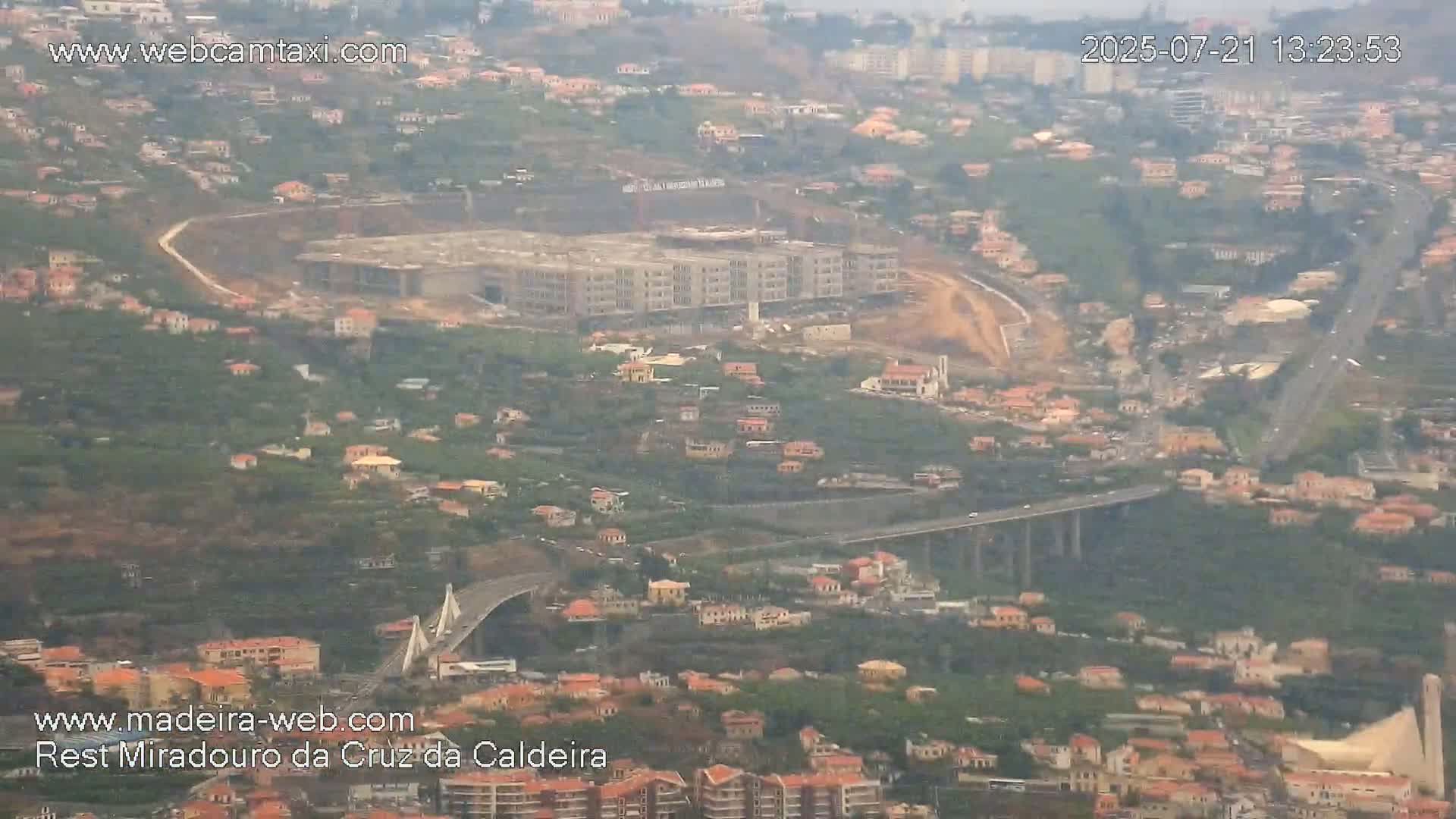 Cruz da Caldeira & West Fucnhal Skyline Live Cam - Camara de Lobos, Madeira, Portugal