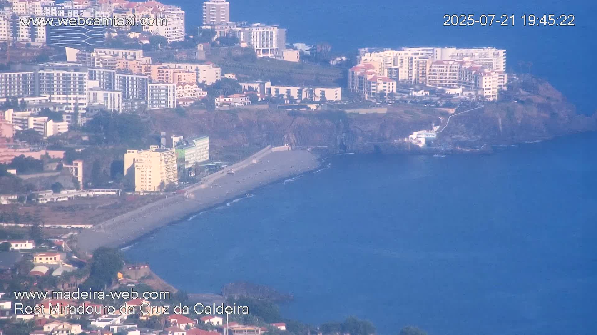 Cruz da Caldeira & West Fucnhal Skyline Live Cam - Camara de Lobos, Madeira, Portugal