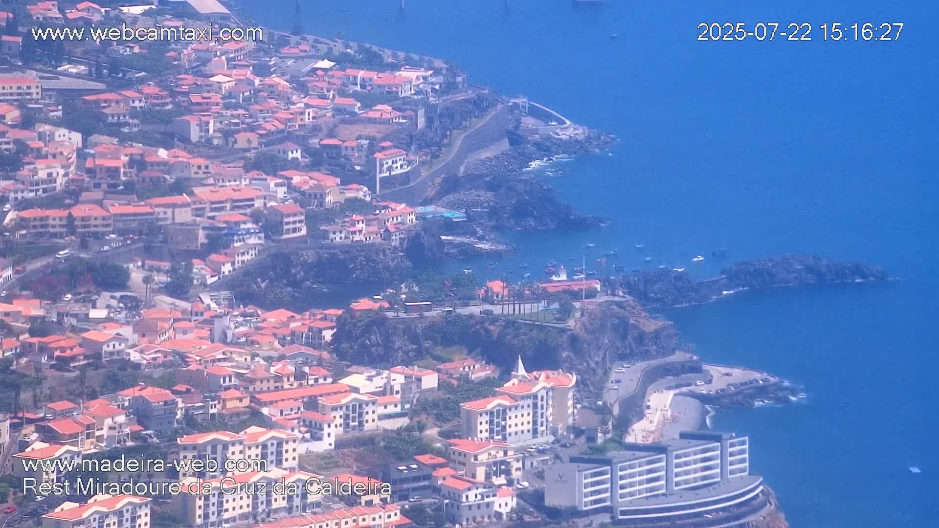 Cruz da Caldeira & West Fucnhal Skyline Live Cam - Camara de Lobos, Madeira, Portugal