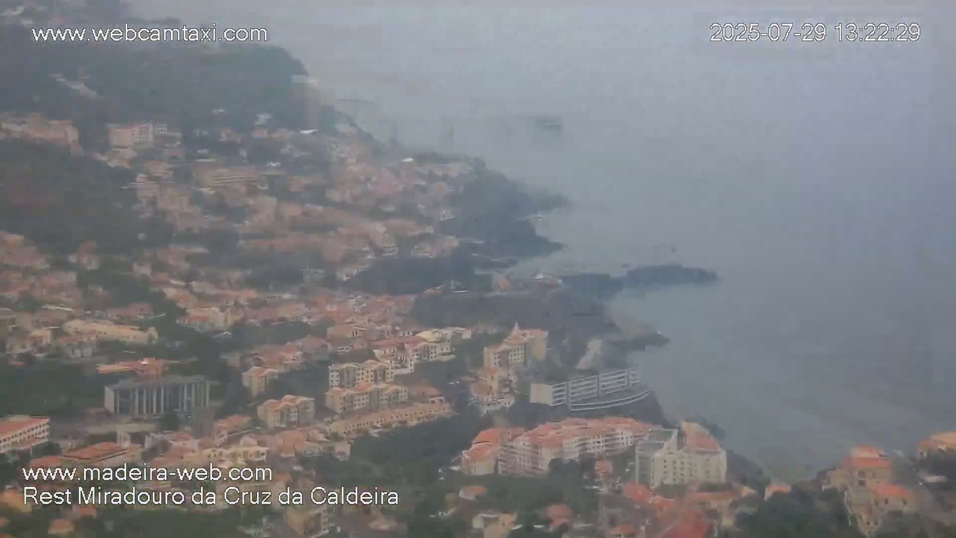 Cruz da Caldeira & West Fucnhal Skyline Live Cam - Camara de Lobos, Madeira, Portugal