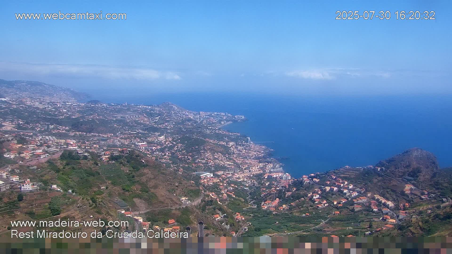 Cruz da Caldeira & West Fucnhal Skyline Live Cam - Camara de Lobos, Madeira, Portugal
