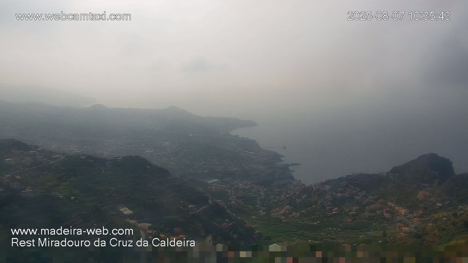 Cruz da Caldeira & West Fucnhal Skyline Live Cam - Camara de Lobos, Madeira, Portugal