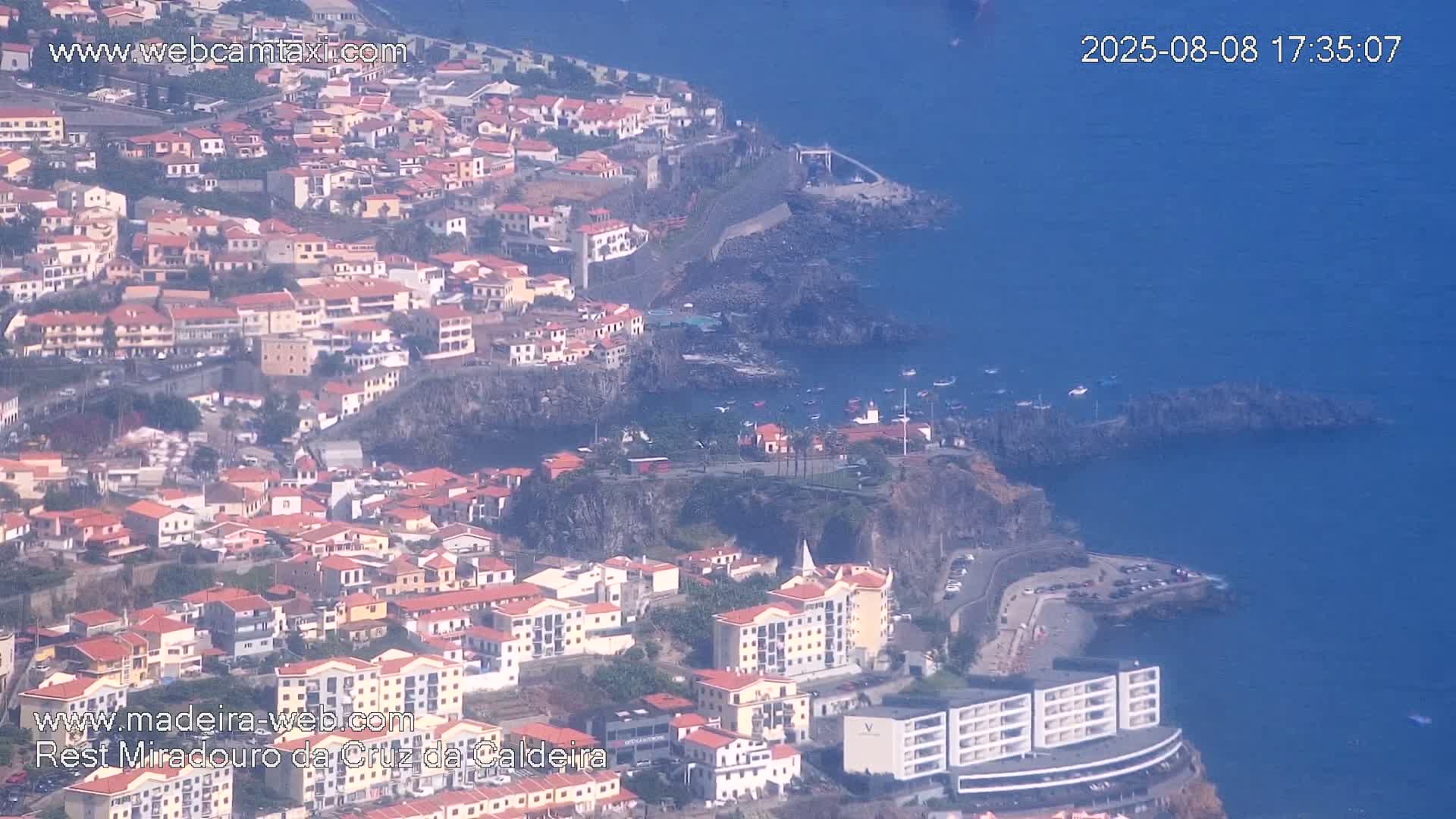 Cruz da Caldeira & West Fucnhal Skyline Live Cam - Camara de Lobos, Madeira, Portugal