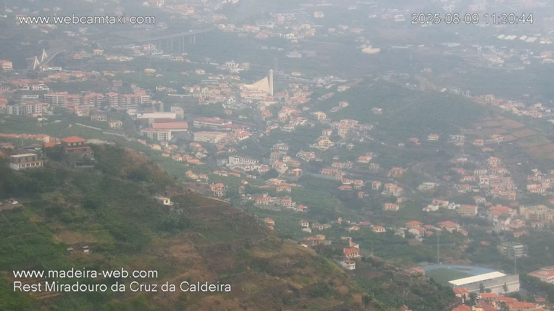 Cruz da Caldeira & West Fucnhal Skyline Live Cam - Camara de Lobos, Madeira, Portugal