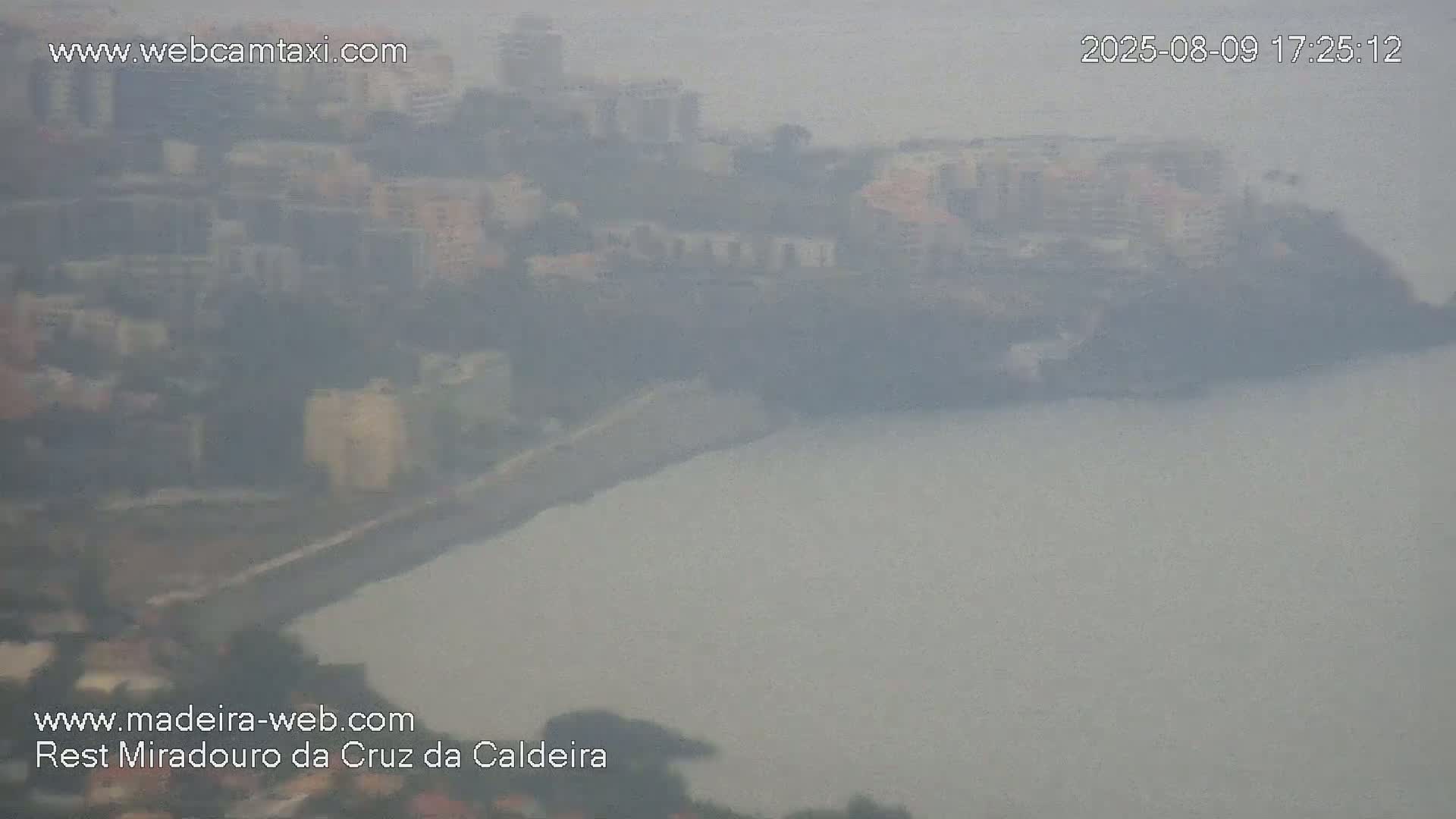 Cruz da Caldeira & West Fucnhal Skyline Live Cam - Camara de Lobos, Madeira, Portugal