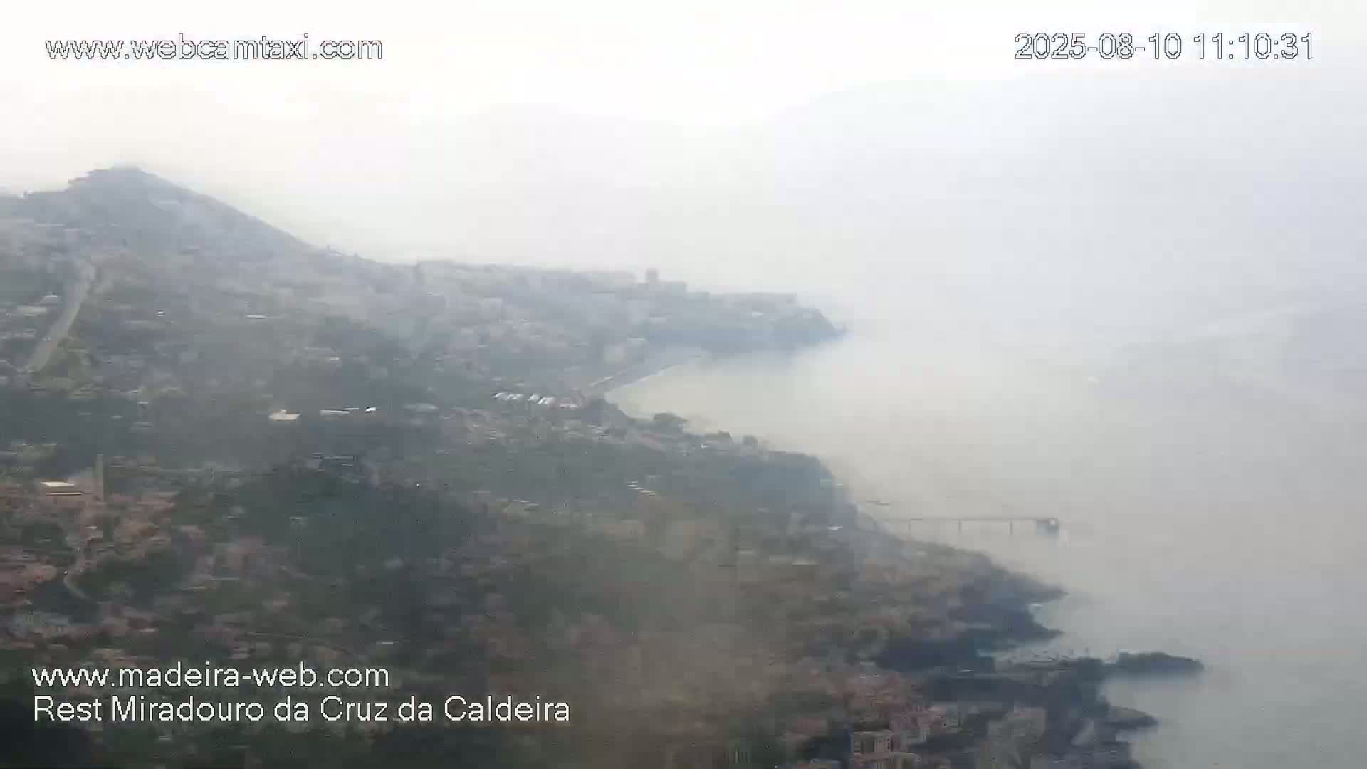 Cruz da Caldeira & West Fucnhal Skyline Live Cam - Camara de Lobos, Madeira, Portugal