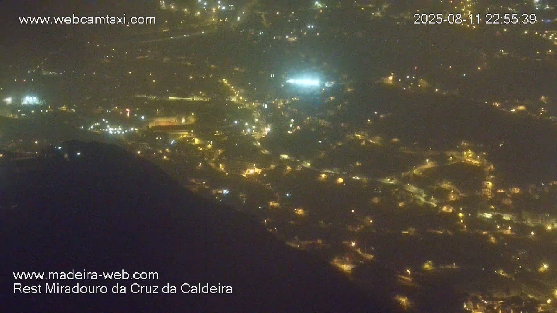 Cruz da Caldeira & West Fucnhal Skyline Live Cam - Camara de Lobos, Madeira, Portugal