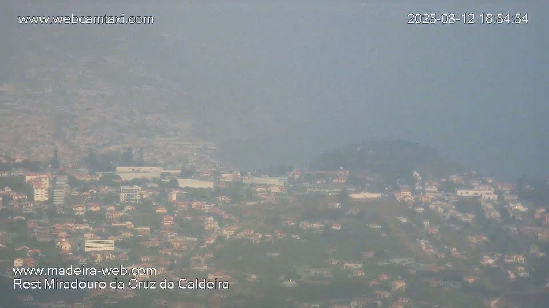 Cruz da Caldeira & West Fucnhal Skyline Live Cam - Camara de Lobos, Madeira, Portugal