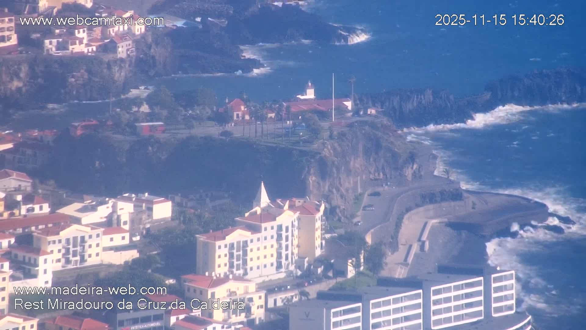 Cruz da Caldeira & West Fucnhal Skyline Live Cam - Camara de Lobos, Madeira, Portugal